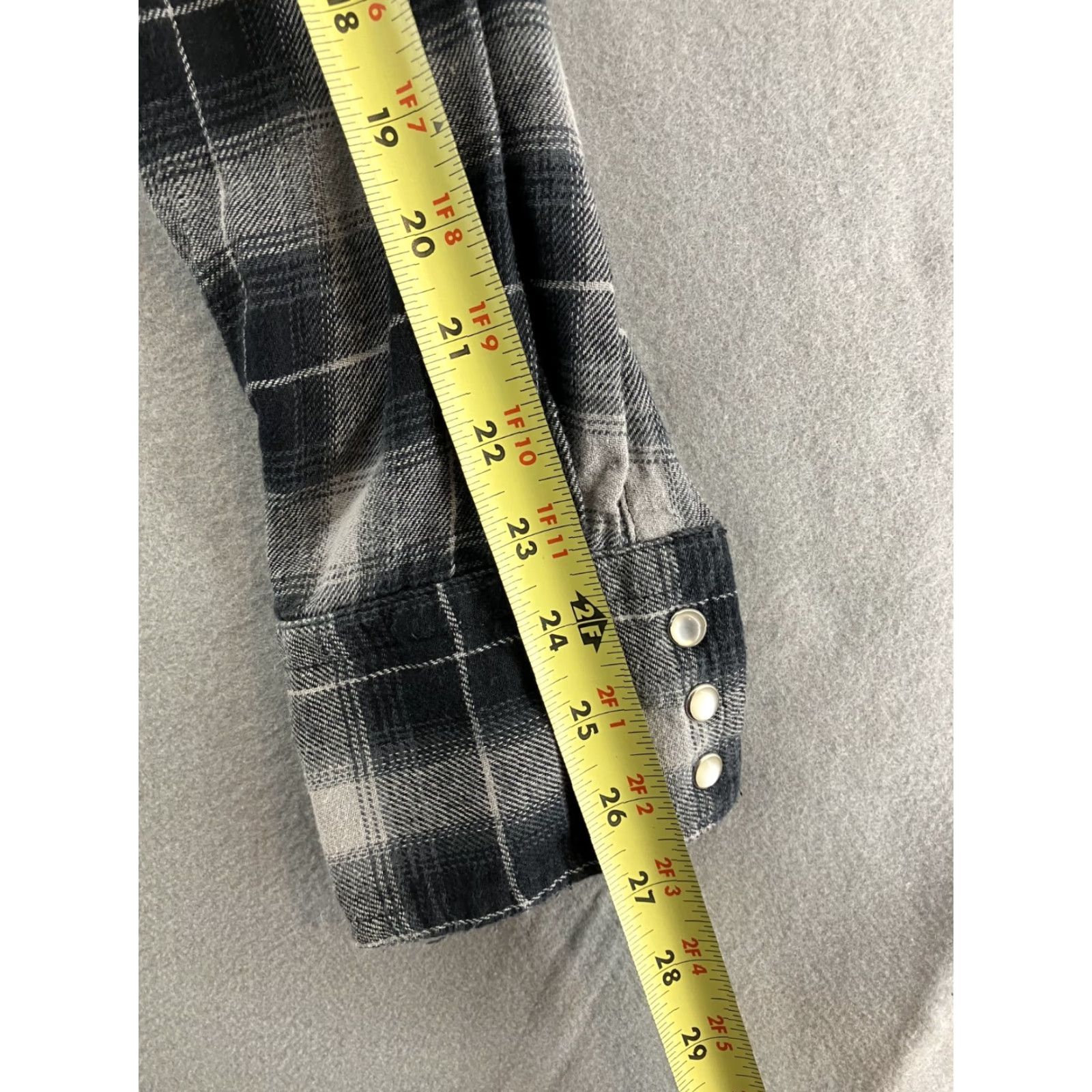 Wrangler Wrangler Wrancher Long Sleeve Button-Down Mens 2XT Grey Plaid Pearl Snaps Shirt Size US XXL / EU 58 / 5 - 6 Thumbnail
