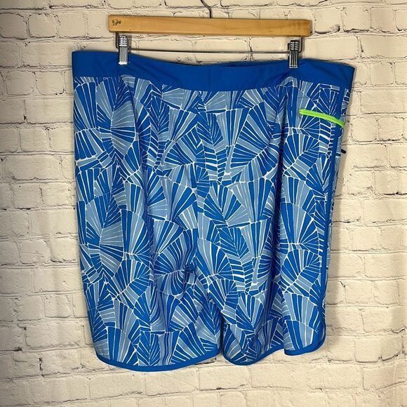 Vineyard Vines Vineyard Vines Mens Abstract Palms Blue board Shorts size 40 Size US 40 / EU 56 - 4 Thumbnail