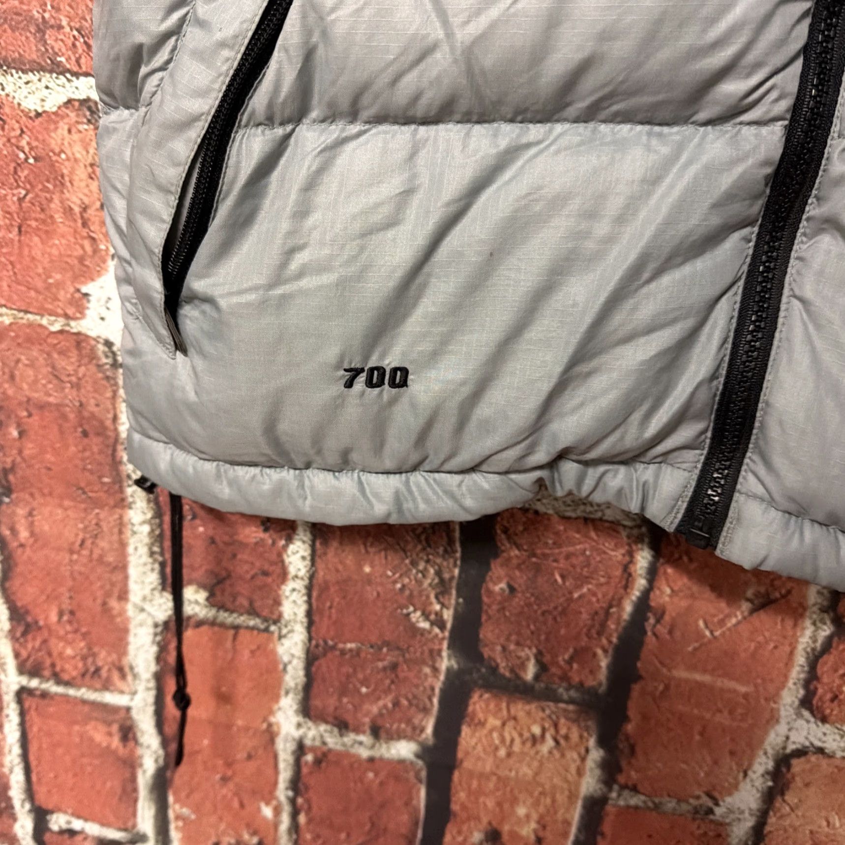 The North Face VINTAGE The North Face Vest Insulated 700 Goose Down Medium Puffer Quilted HOLES Size M / US 6-8 / IT 42-44 - 2 Thumbnail