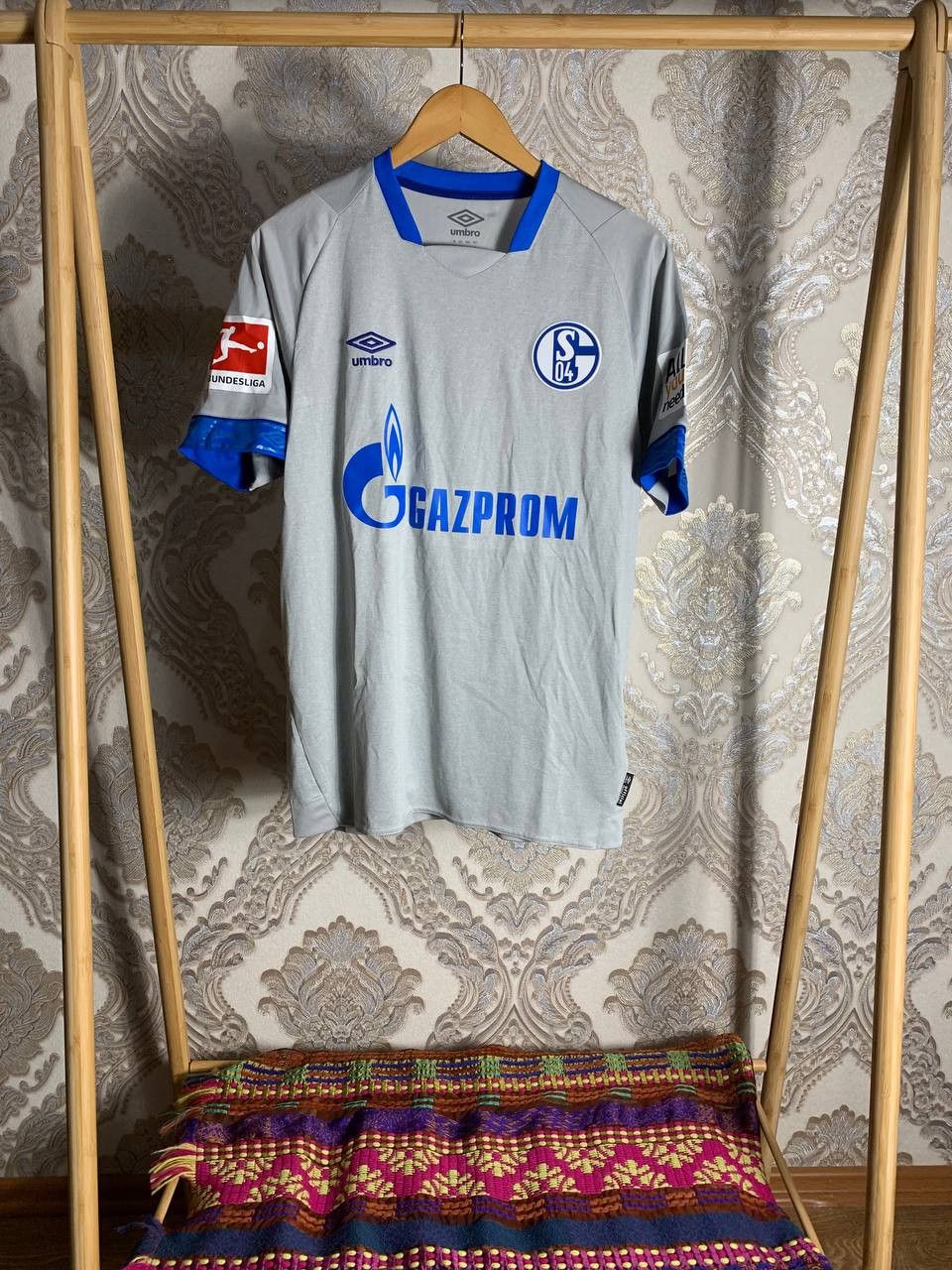 Umbro Vintage Umbro FC Schalke 04 Germany Soccer Jersey Retro Y2K Size US M / EU 48-50 / 2 - 2 Thumbnail