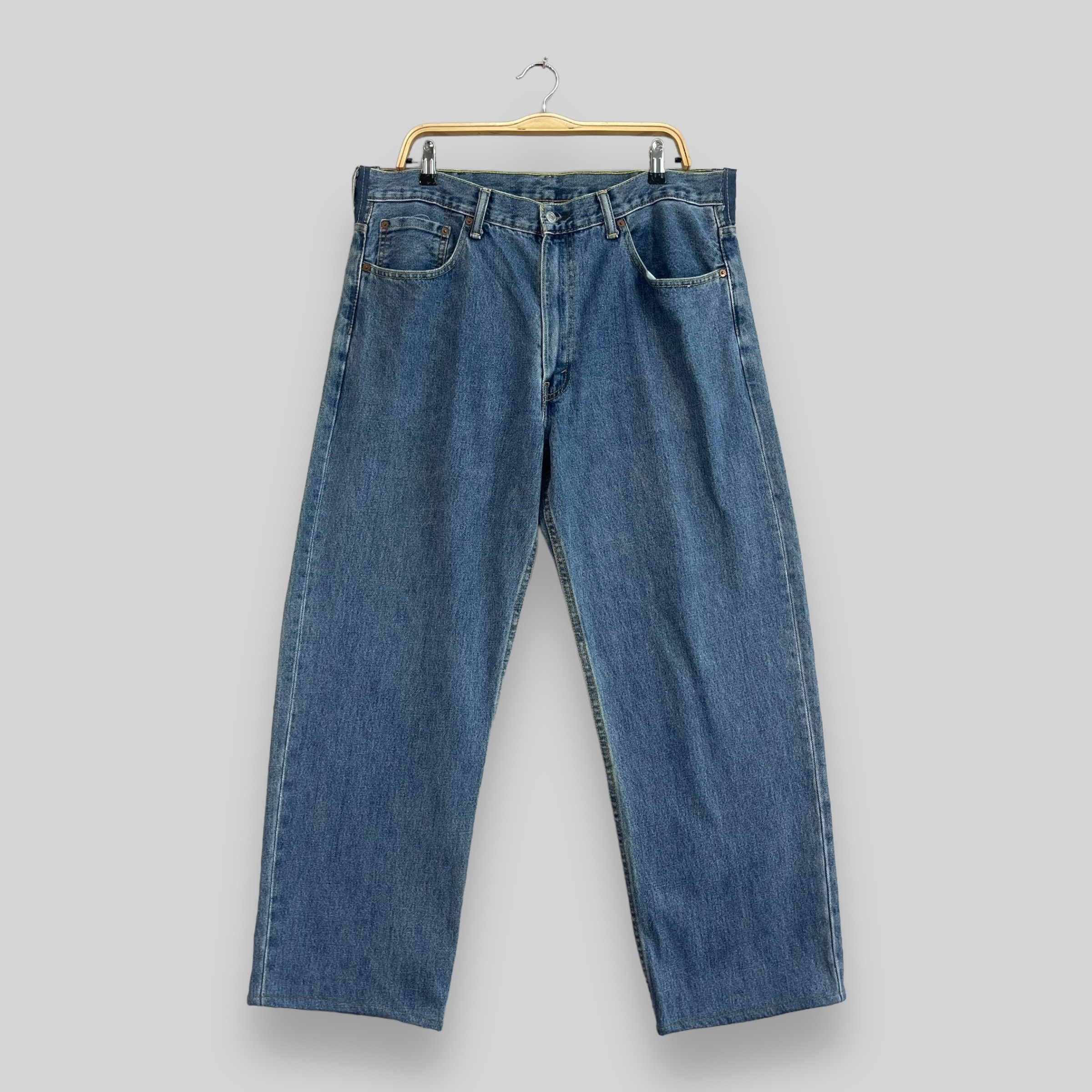 Size 37 Vintage Levis 550 Distressed Reconstruct Jeans
