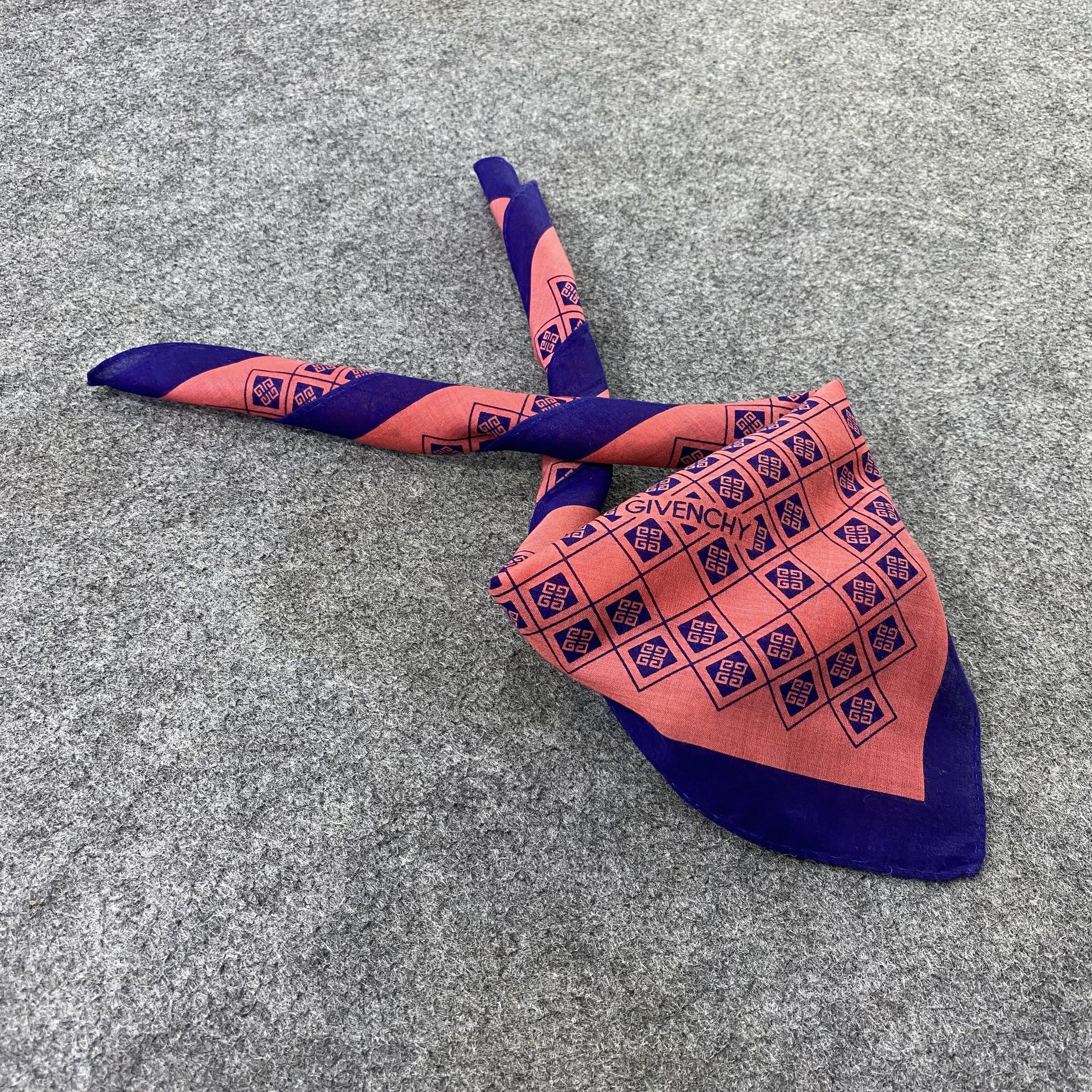 Givenchy Givenchy Handkerchief Neckerchief Bandana-B1811 Size ONE SIZE - 1 Thumbnail