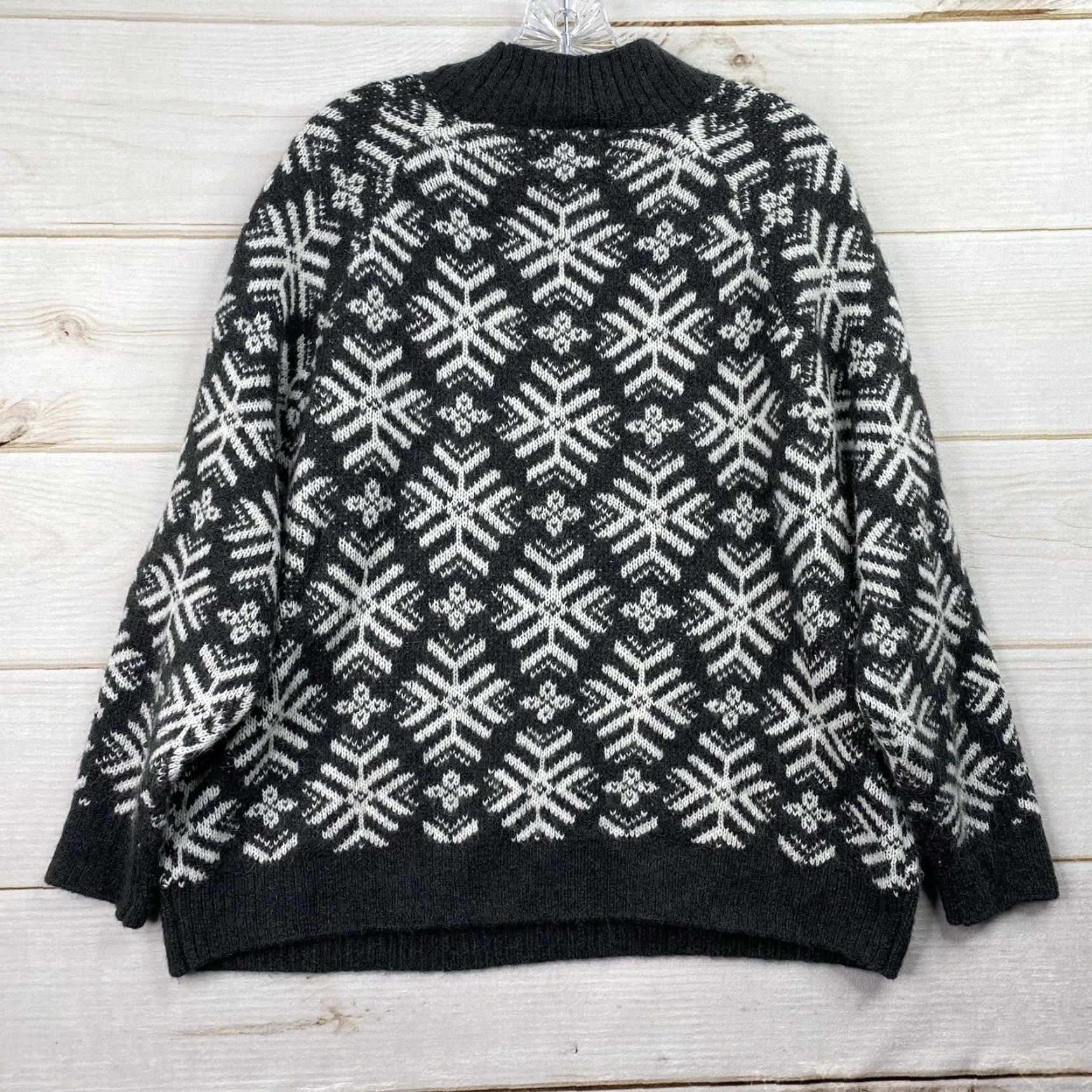 Old Navy OLD NAVY Women's Sweater Pullover Knit Gray Nordic Snowflake Pattern Fuzzy XXL Winter Casual Womens Size XXL / US 16-18 / IT 52-54 - 8 Thumbnail