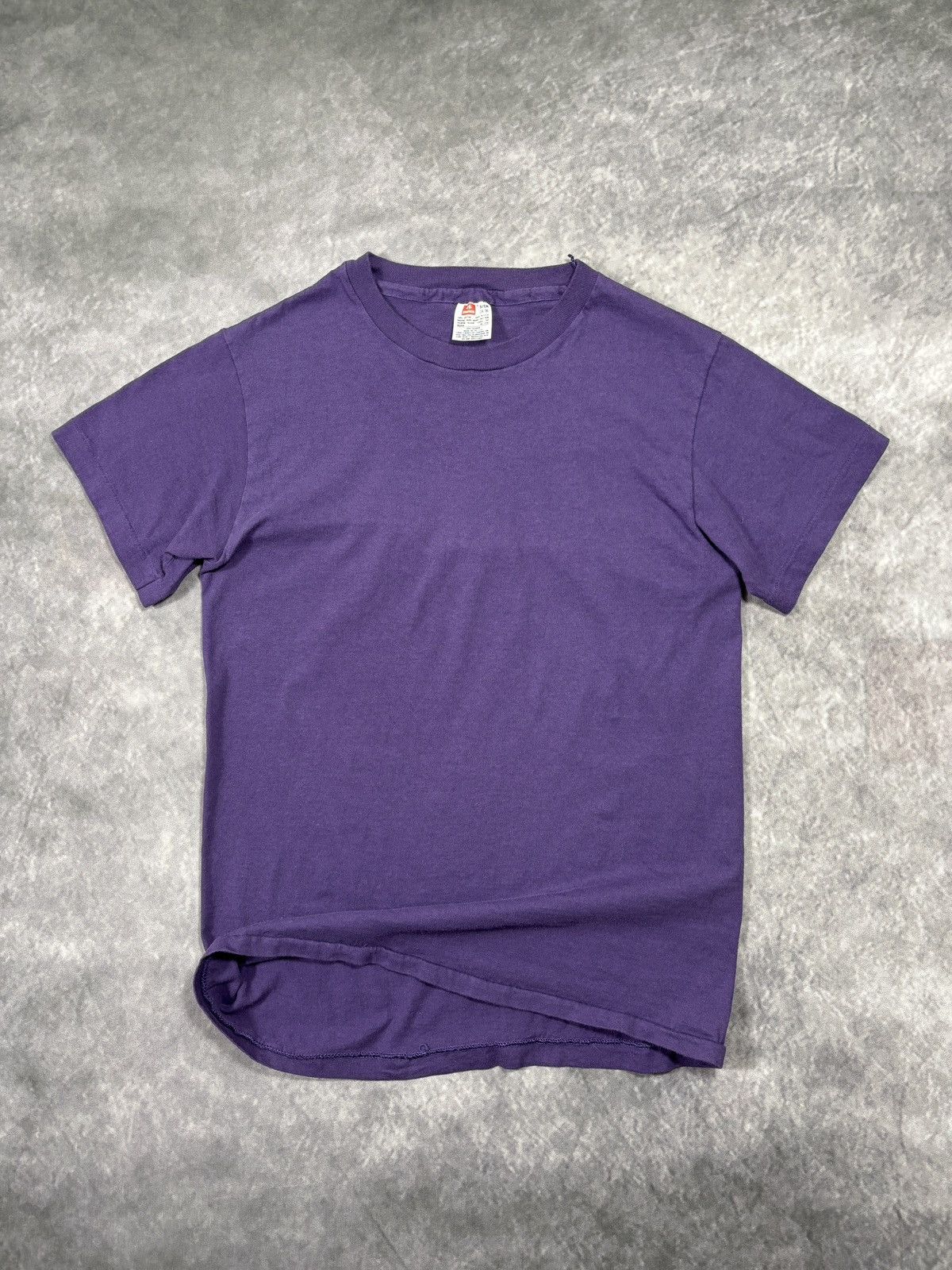 Vintage Vintage Hanes Blank Tee Made in USA 1990s Sun Faded Bleached Size US S / EU 44-46 / 1 - 4 Thumbnail