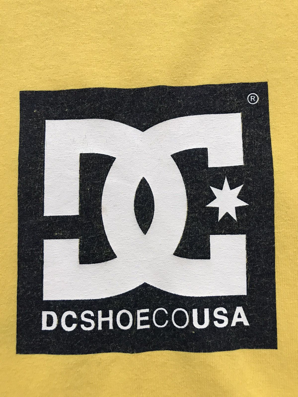 Vintage Vintage DC SHOES CO USA Skateboarding T-shirt Size US L / EU 52-54 / 3 - 11 Thumbnail