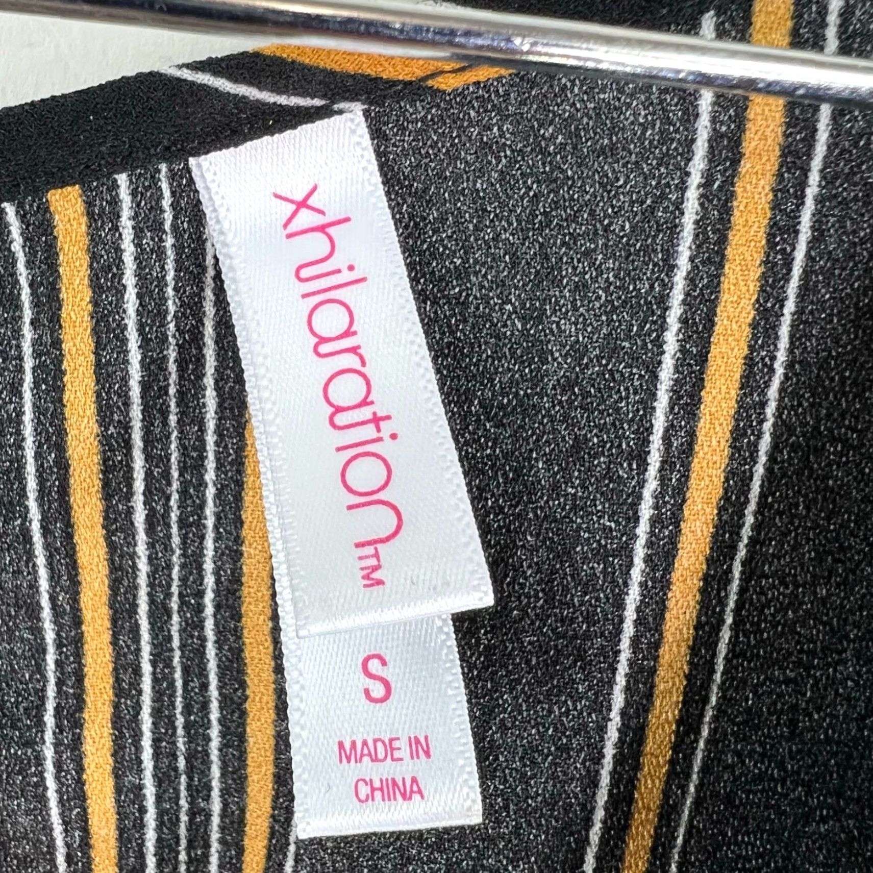Vintage Xhilaration Women's Black Striped Short Sleeve Deep V-Neck Wrap Jumpsuit Size S Wide-Leg Fashion Size 28" / US 6 / IT 42 - 6 Thumbnail