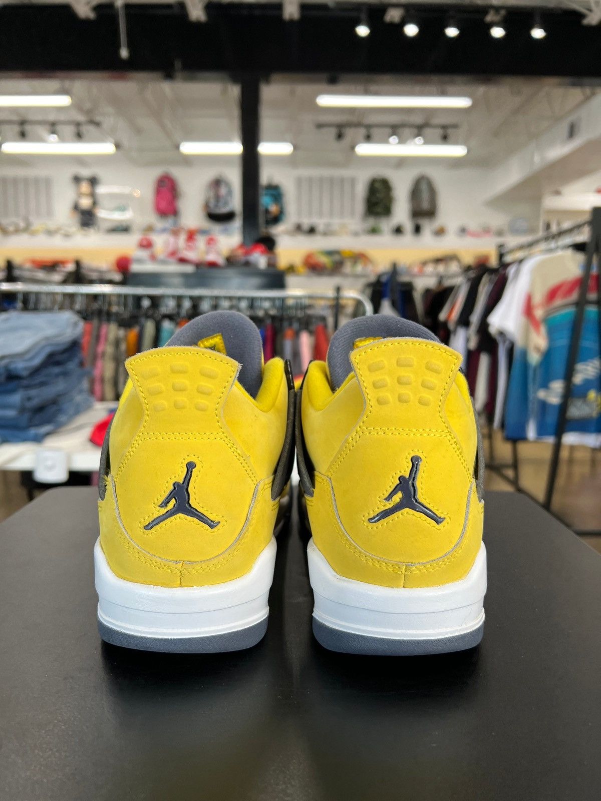 Jordan Brand Air Jordan 4 Lightning Sz. 6.5Y (2021) Size US 6.5 / EU 39-40 - 5 Thumbnail