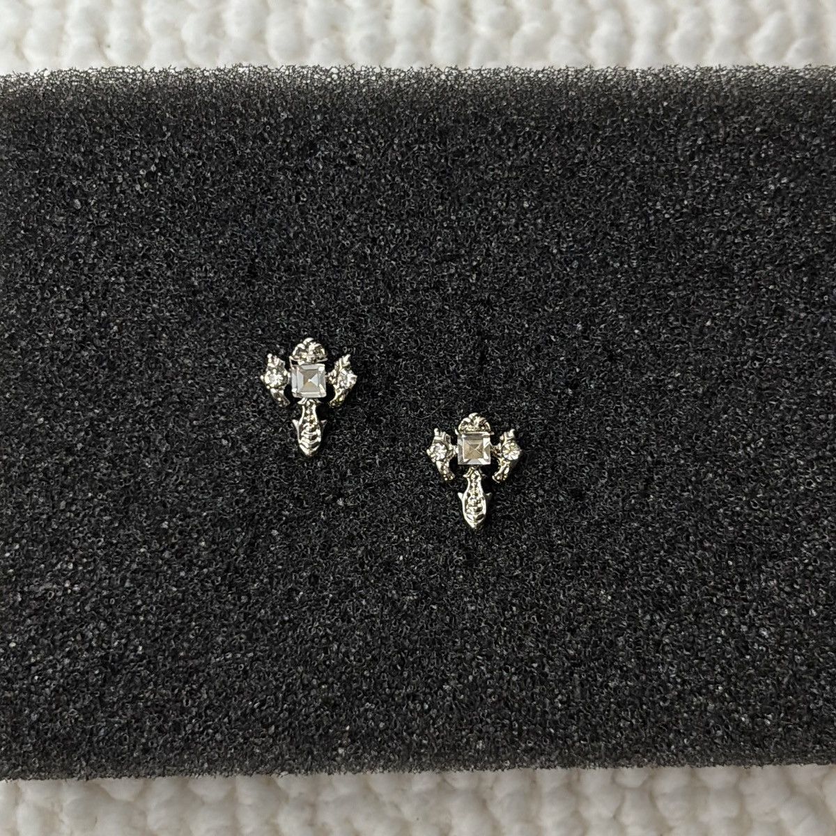 Other Small Cross Stud Earrings for Men Women Streetwear Hip Hop Size ONE SIZE - 2 Thumbnail