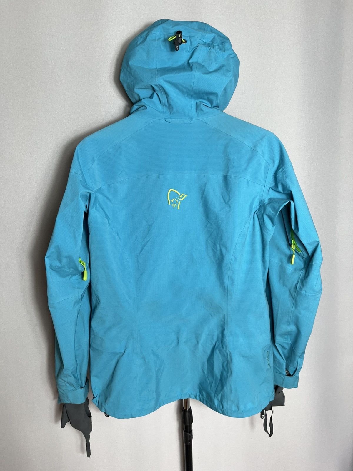 Norrona Norrøna Lofoten Gore-Tex Pro Womans Jacket iceberg blue Rain Size S / US 4 / IT 40 - 7 Thumbnail