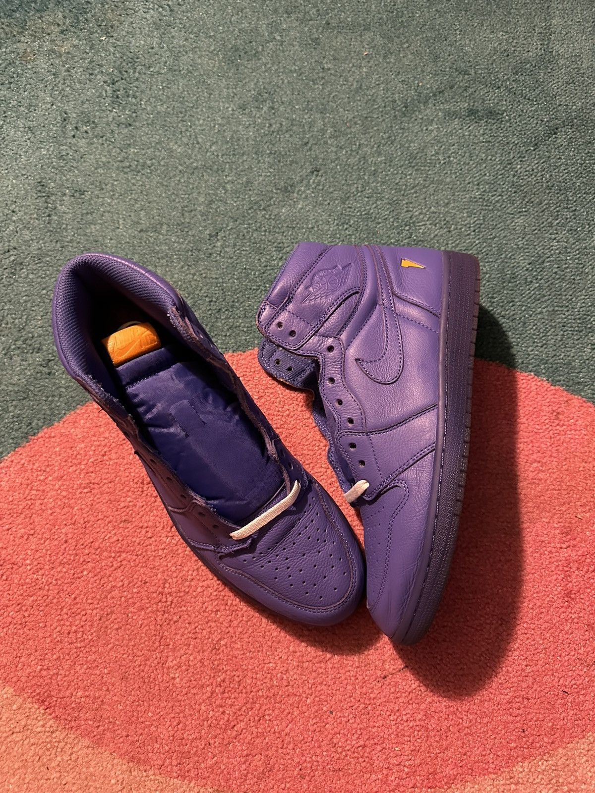 Gatorade × Jordan Brand Air Jordan 1 Retro High Gatorade Rush Violet Size US 11.5 / EU 44-45 - 1 Thumbnail