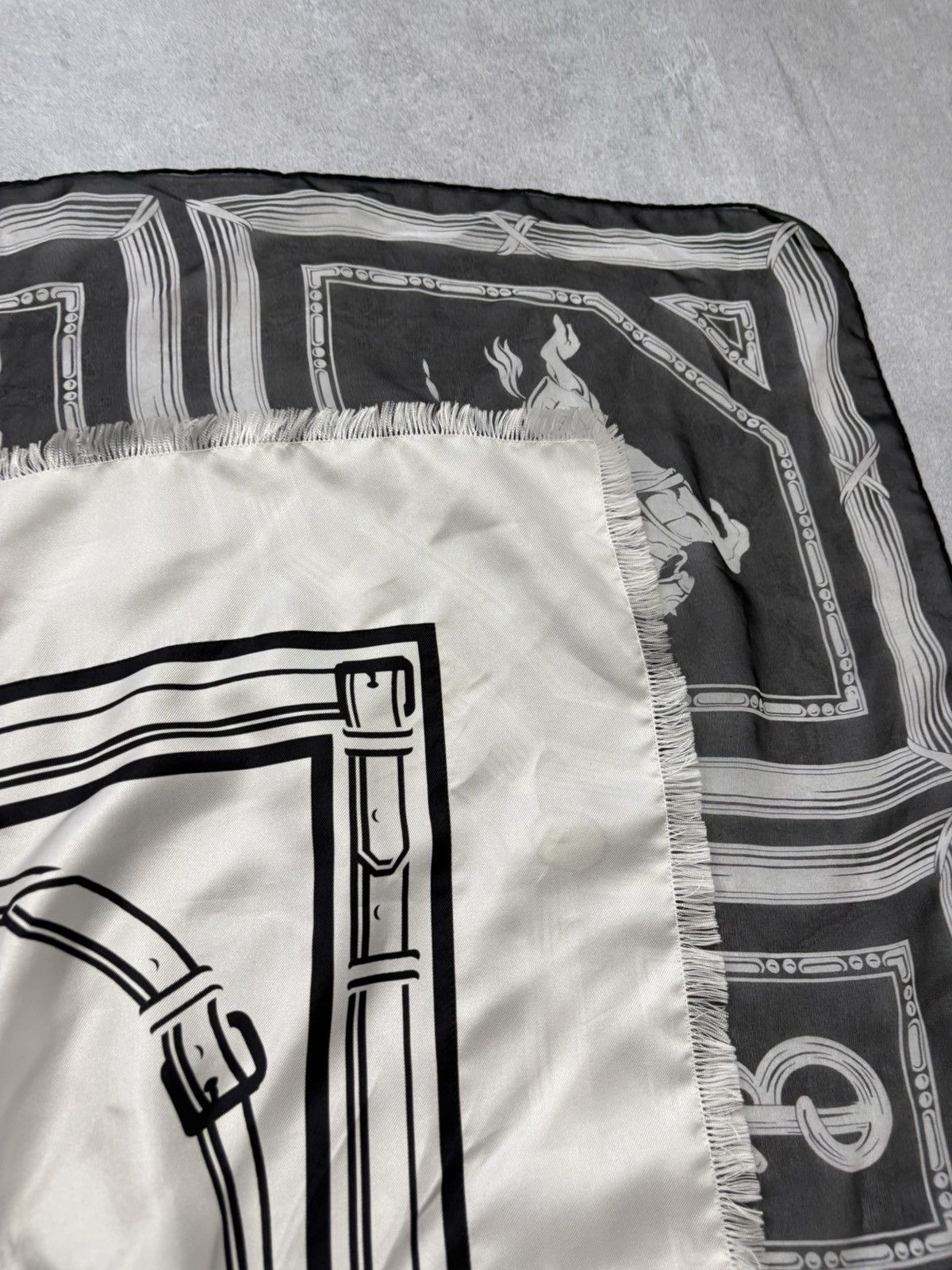 Burberry Vintage Burberrys Silk Scarf Two Lovers Belt Print Flaws 90s Size ONE SIZE - 8 Thumbnail