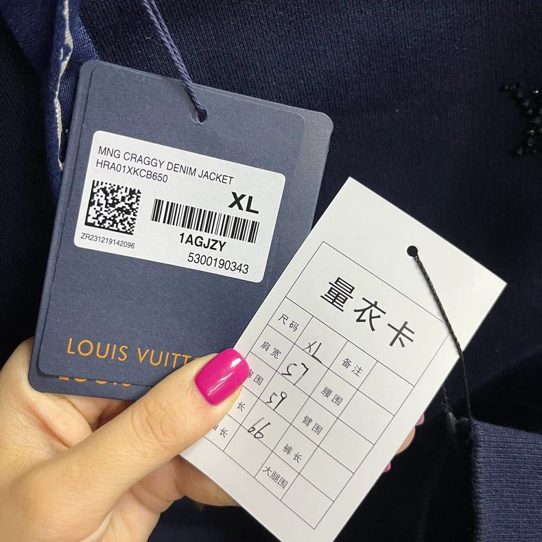 Louis Vuitton Louis Vuitton 24 Latest Dark Blue Solid Drawstring Hooded Size US XL / EU 56 / 4 - 2 Thumbnail