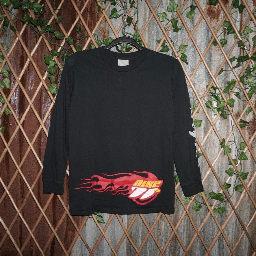 Nike Medium - Vintage Y2K nike flame 2000s gray tag youth t-shirt Size US M / EU 48-50 / 2 - 1 Thumbnail