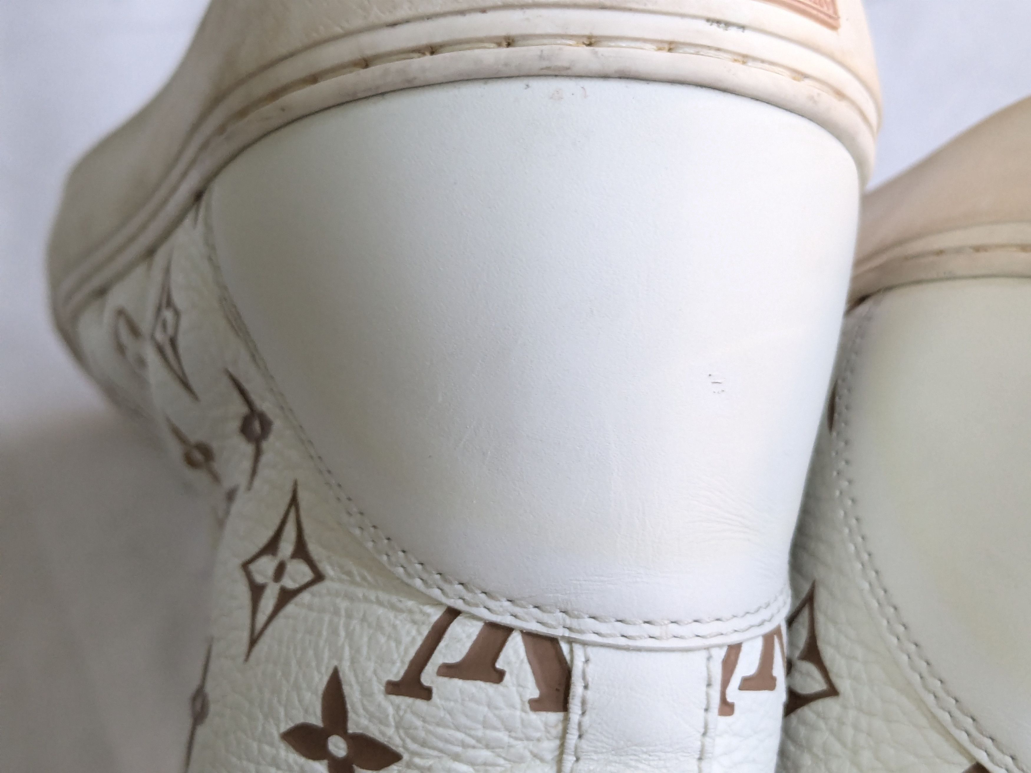 Louis Vuitton Louis Vuitton Sneakers White 10 Monogram Logo High Tops Size US 10 / EU 43 - 16 Thumbnail