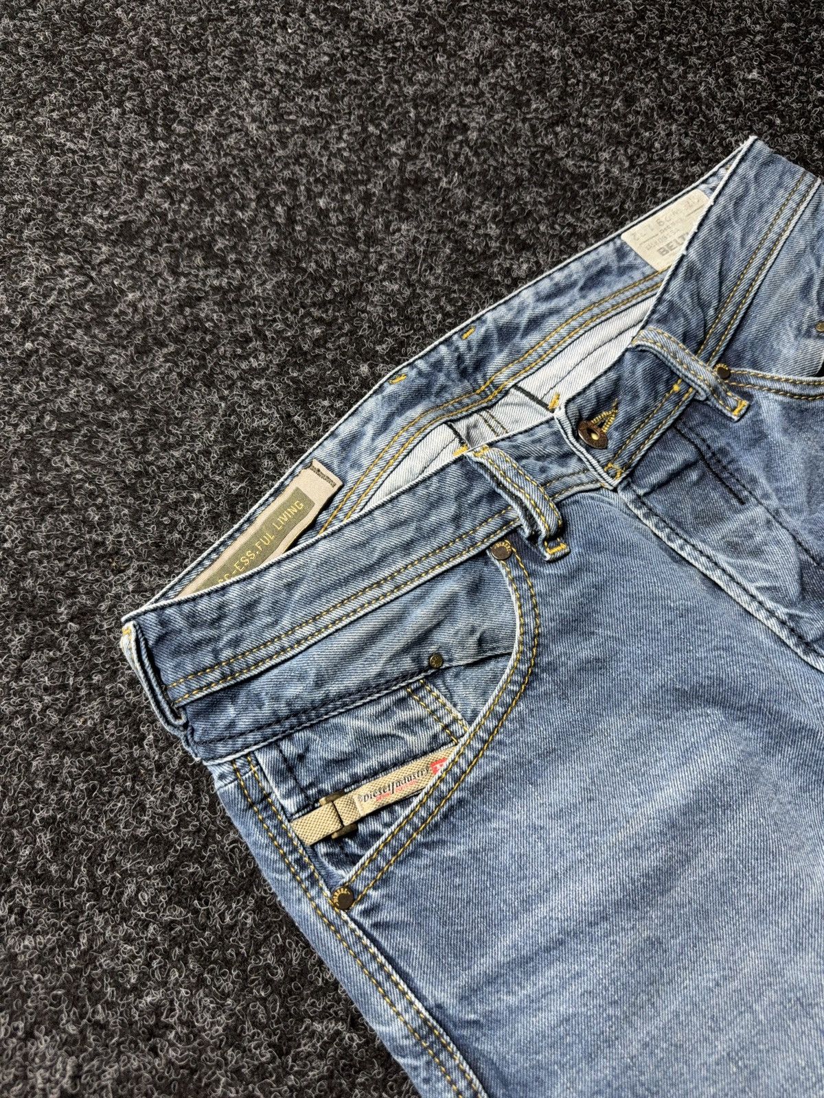 Diesel Luxury 00s Y2K Diesel Belther Straight Punk Rock Denim Jeans Size US 29 - 7 Thumbnail