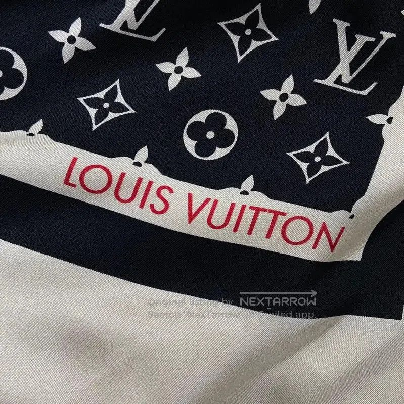 Louis Vuitton Louis Vuitton Navy Cashmere Knit Sweater . Size M / US 6-8 / IT 42-44 - 4 Thumbnail