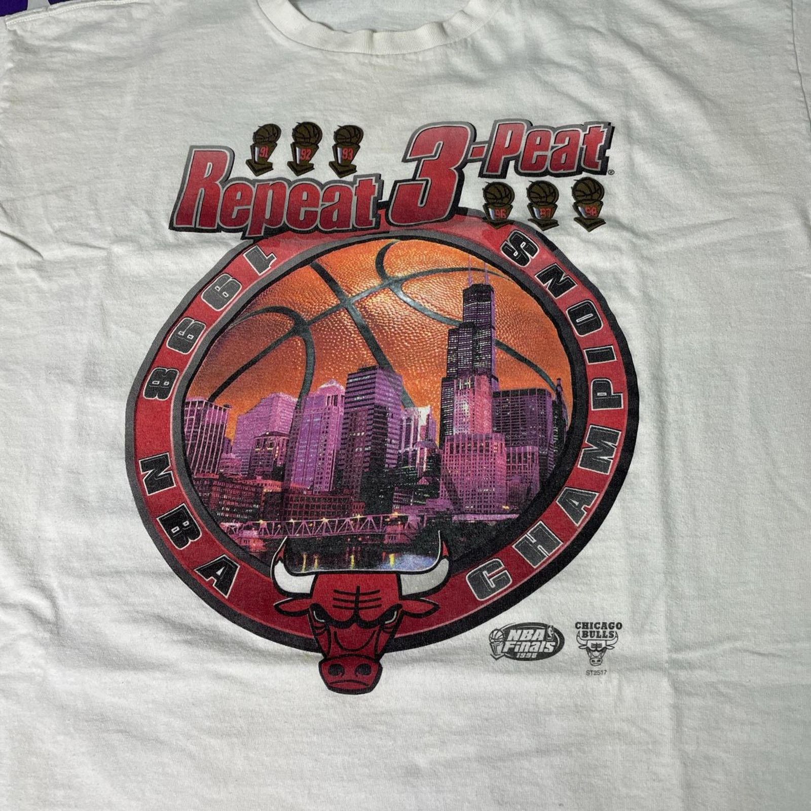 NBA × Starter × Vintage Vintage Starter 1998 NBA Chicago Bulls 3 Peat Basketball Tee Size US XL / EU 56 / 4 - 3 Thumbnail