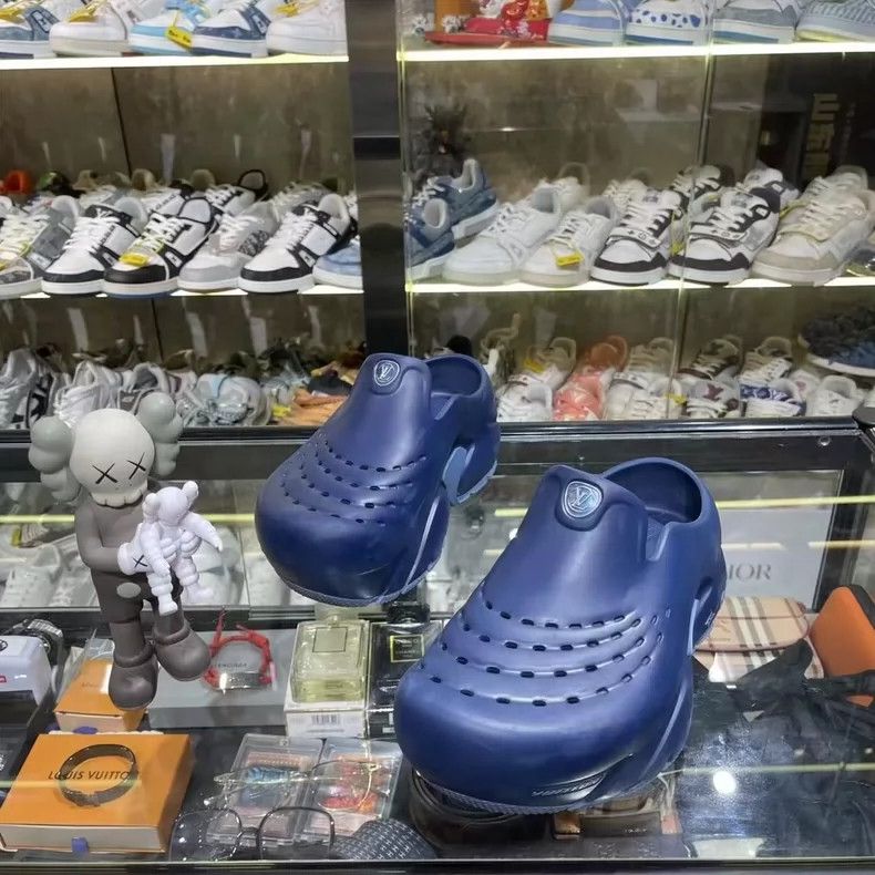 Louis Vuitton LV Shark Deep Blue Slippers - dmc Size US 10.5 / EU 43-44 - 1 Thumbnail