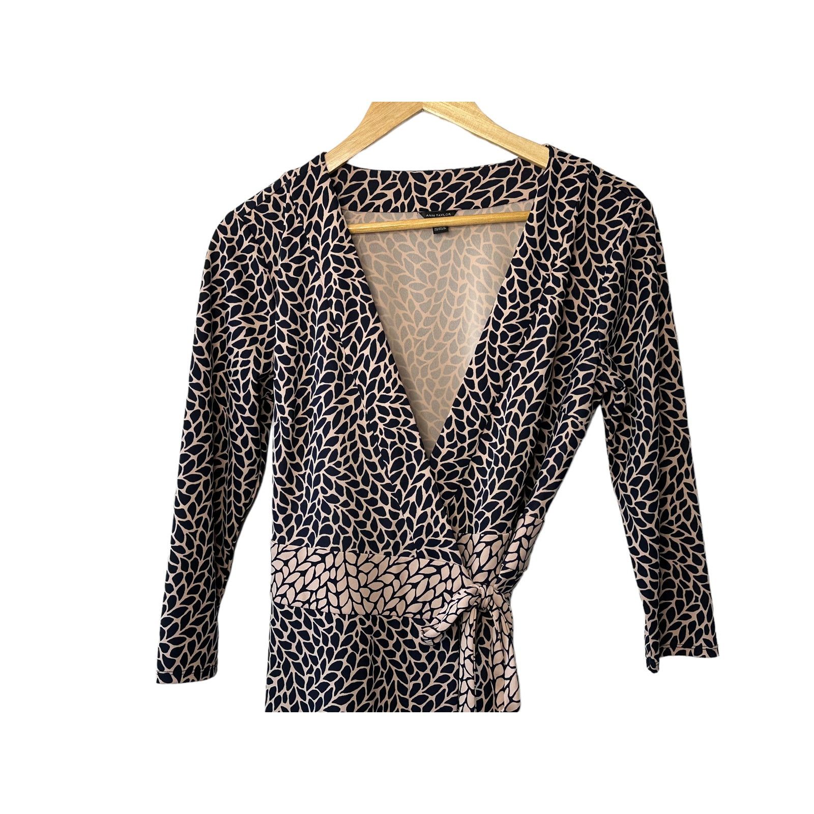 Ann Taylor Ann Taylor Cream & Black Print Long Sleeve Wrap Dress Sz 4 Size S / US 4 / IT 40 - 3 Thumbnail