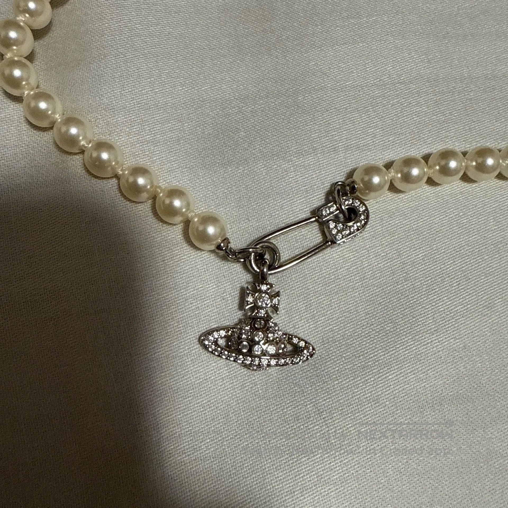 Chanel vintage pearl brooch necklace. Size ONE SIZE - 1 Thumbnail