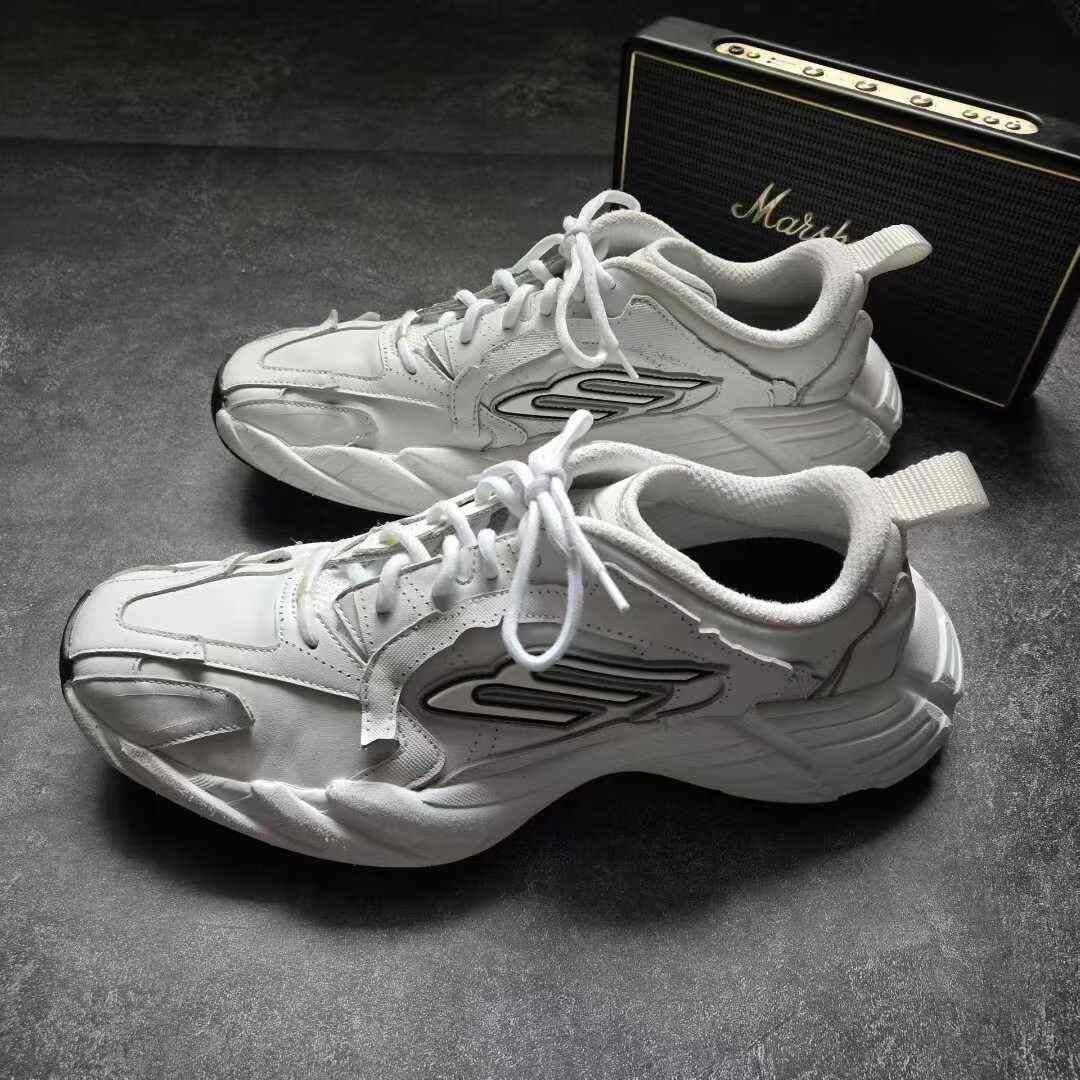 Balenciaga Balenciaga White Lowtop Sneakers 43 Men Size US 10 / EU 43 - 1 Thumbnail