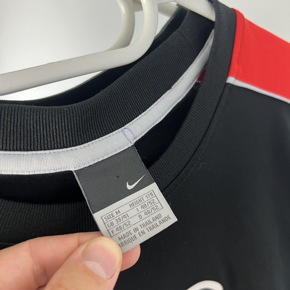Nike Vintage Y2K Nike Big Logo Jersey T-Shirt Streetwear Style Size US M / EU 48-50 / 2 - 4 Thumbnail