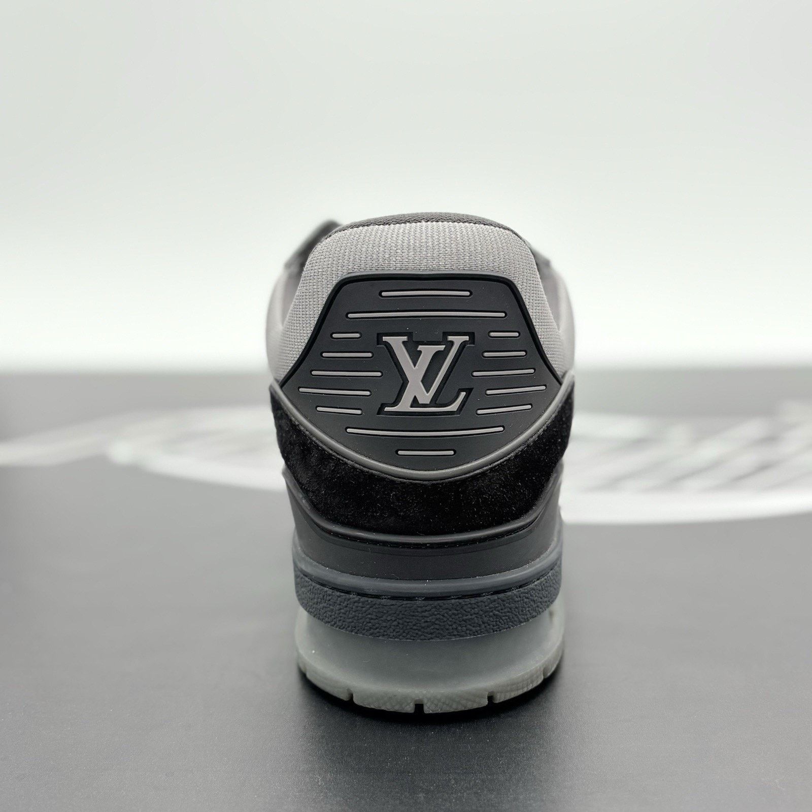 Louis Vuitton (10.5-11) Louis Vuitton Trainer ' Black Grey '| SUPER CLEAN! Size US 11 / EU 44 - 3 Thumbnail
