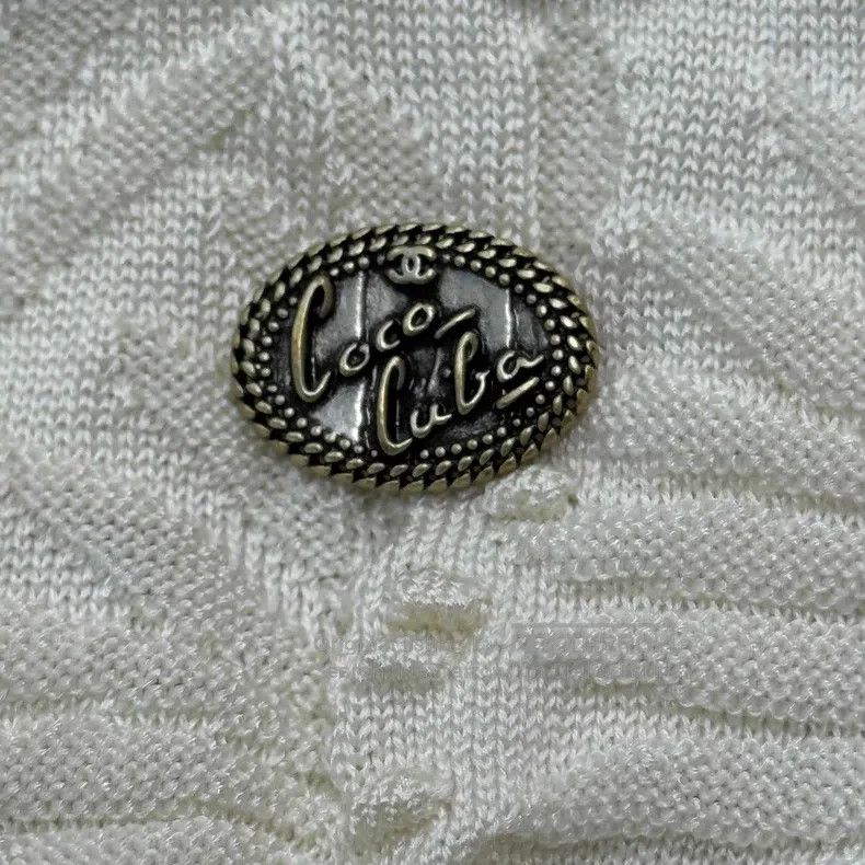 Chanel Chanel Beige mulberry silk retro logo button knitwear swea Size XS / US 0-2 / IT 36-38 - 8 Thumbnail