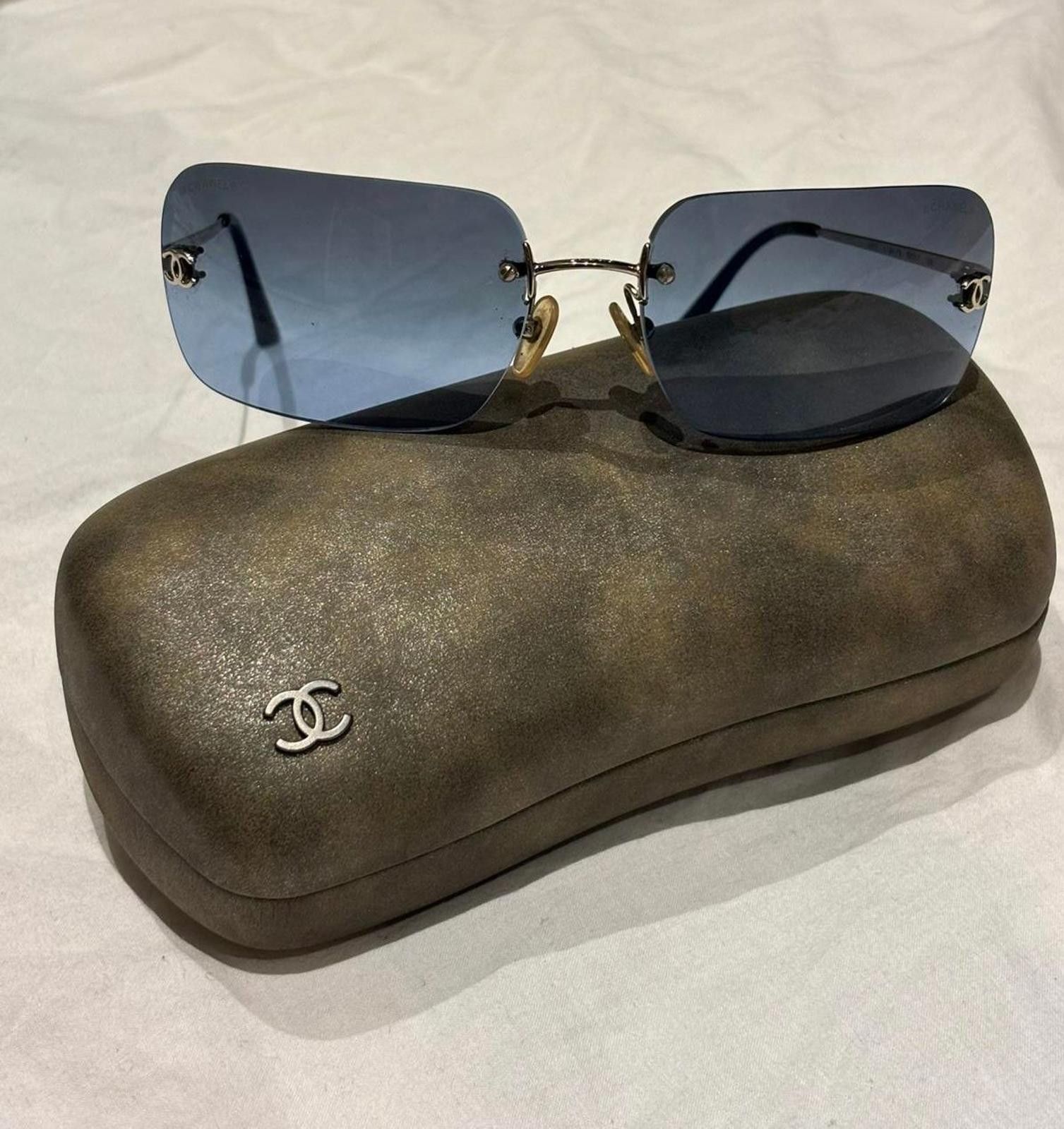 Chanel Chanel - Rimless Blue Gradient Sunglasses with Case Size ONE SIZE - 2 Thumbnail