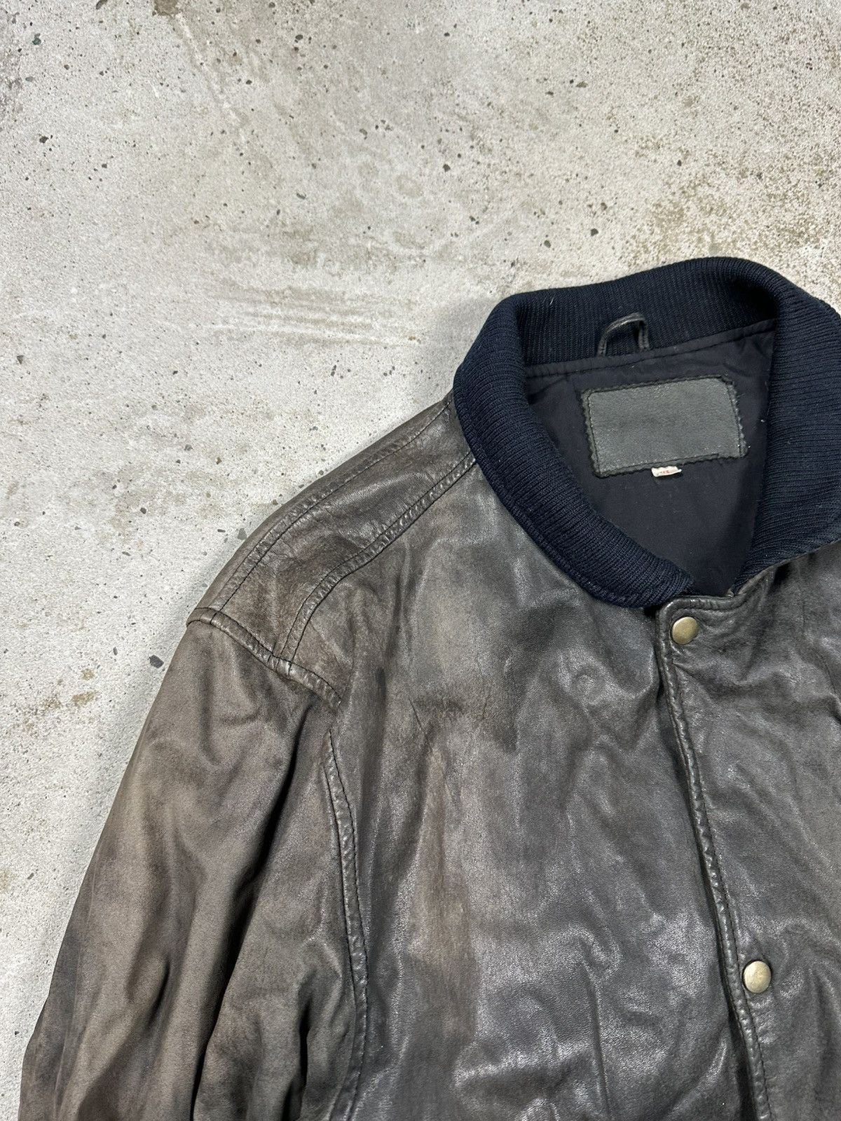 Other Vintage 90s Black Distressed Leather Bomber Jacket Army Size US XL / EU 56 / 4 - 5 Thumbnail