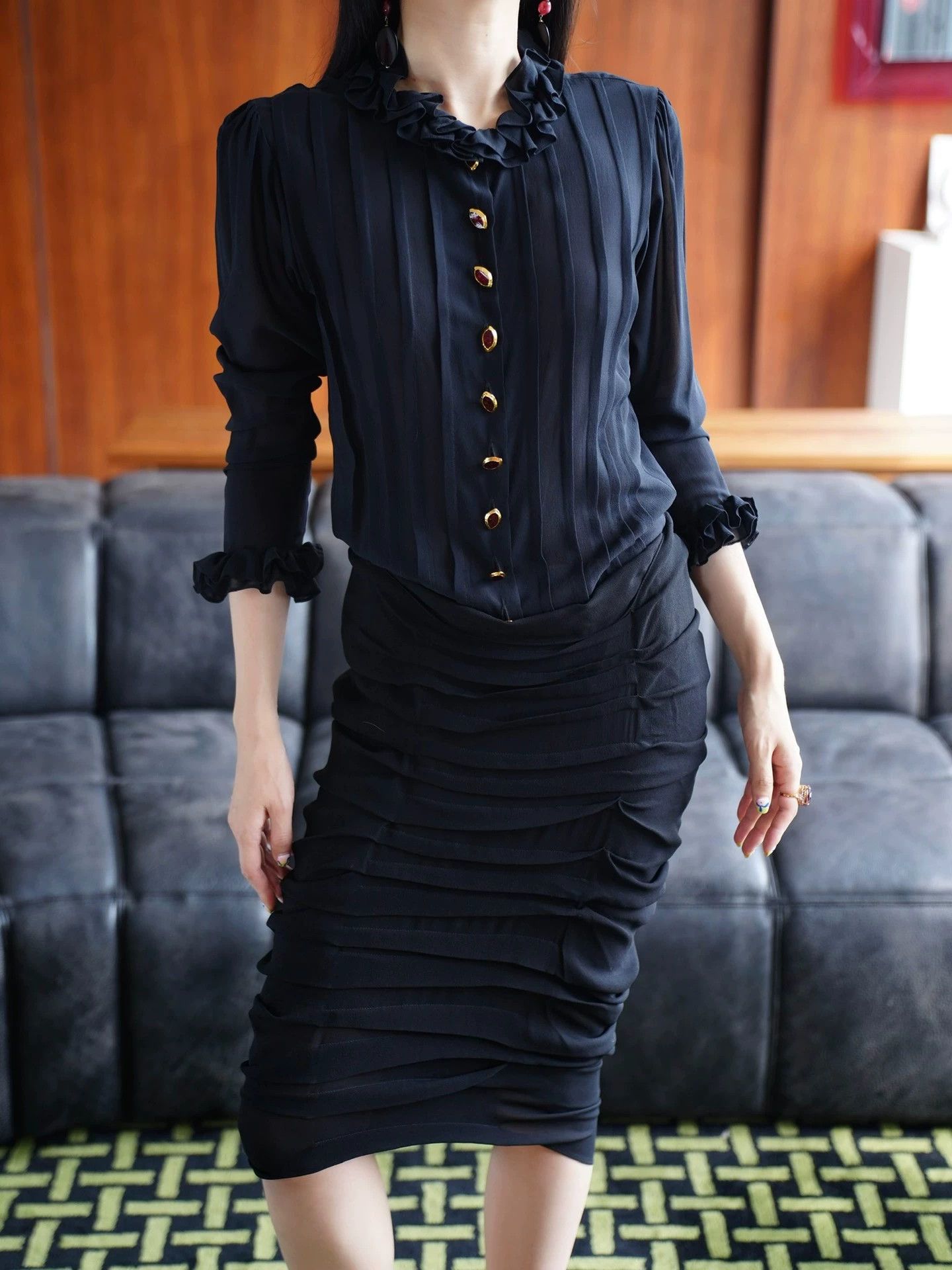 Yves Saint Laurent YSL Rive Gauche 1992 Silk Black Pleated Enamel Gold Jewel Buttons Shirt Size XS / US 0-2 / IT 36-38 - 8 Thumbnail