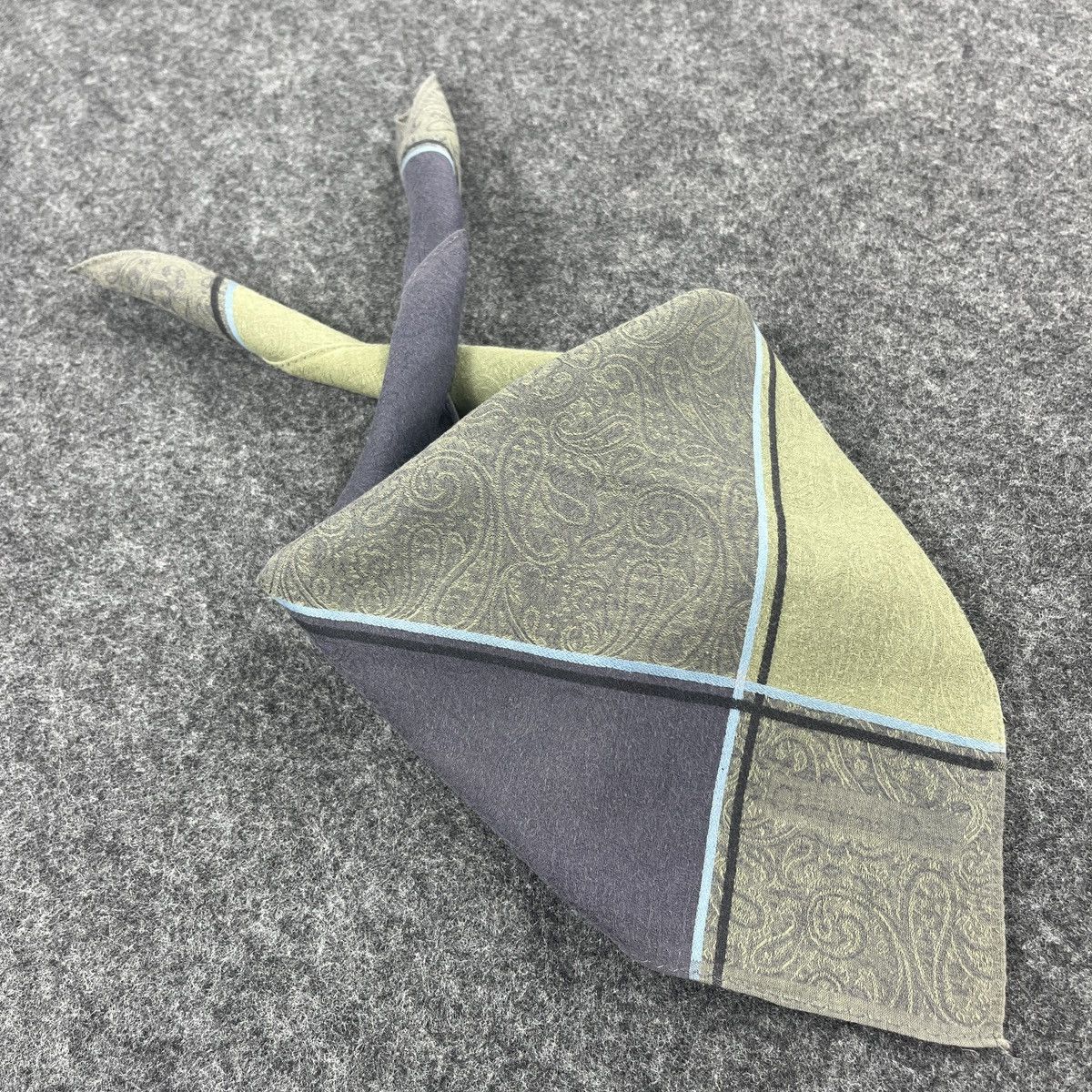 Vintage Christian Dior Handkerchief / Bandana / Neckerchief B250 Size ONE SIZE - 3 Thumbnail