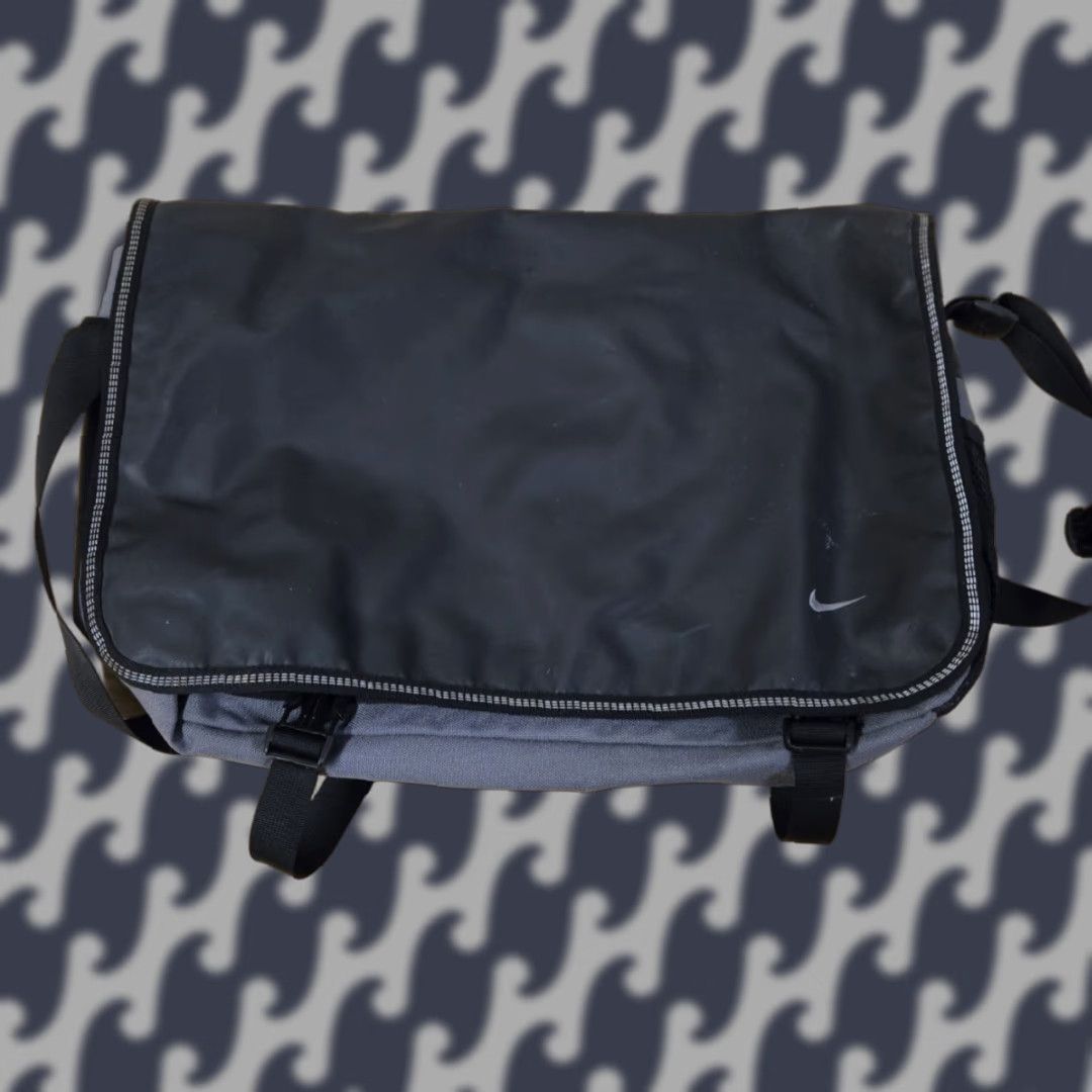 Nike VINTAGE Nike Crossbody Laptop Messenger Bag Black Backpack Y2K Size ONE SIZE - 1 Thumbnail
