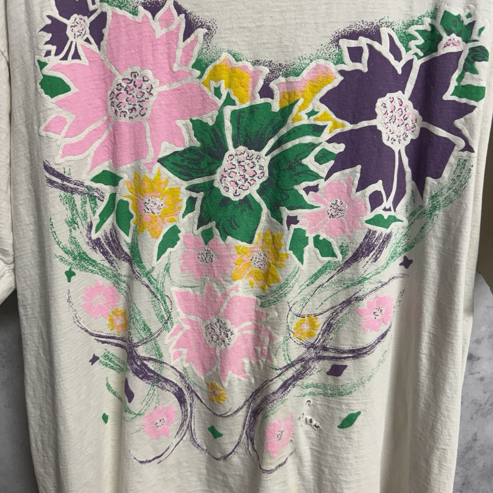 Vintage Vintage 90s Flower Art T Shirt White Single Stitch Size L Size US L / EU 52-54 / 3 - 3 Thumbnail