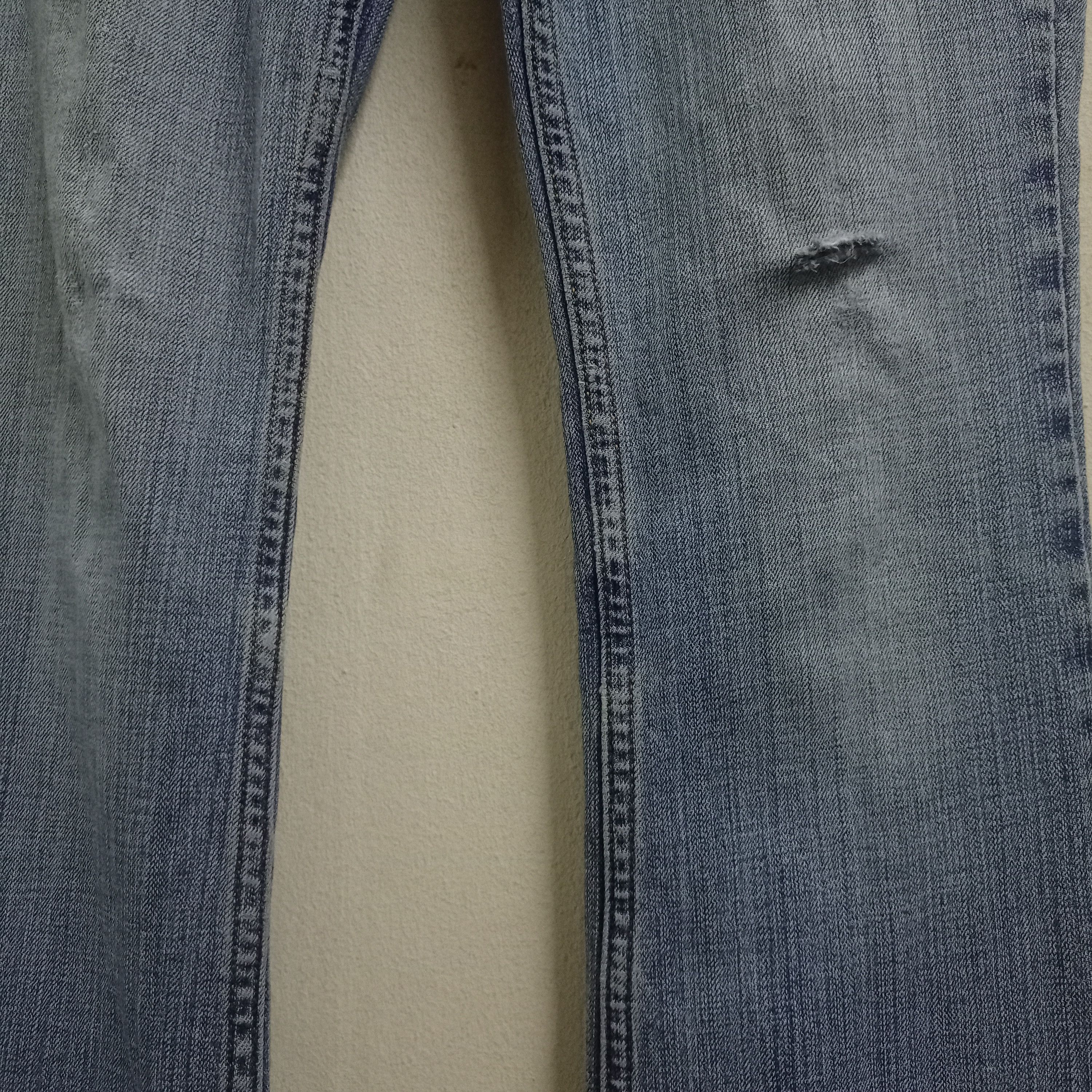 Levi's × Levi's Vintage Clothing Rare Levis 518 Superlow Blue Wash Distressed Flare Jeans Size 28" / US 6 / IT 42 - 4 Thumbnail