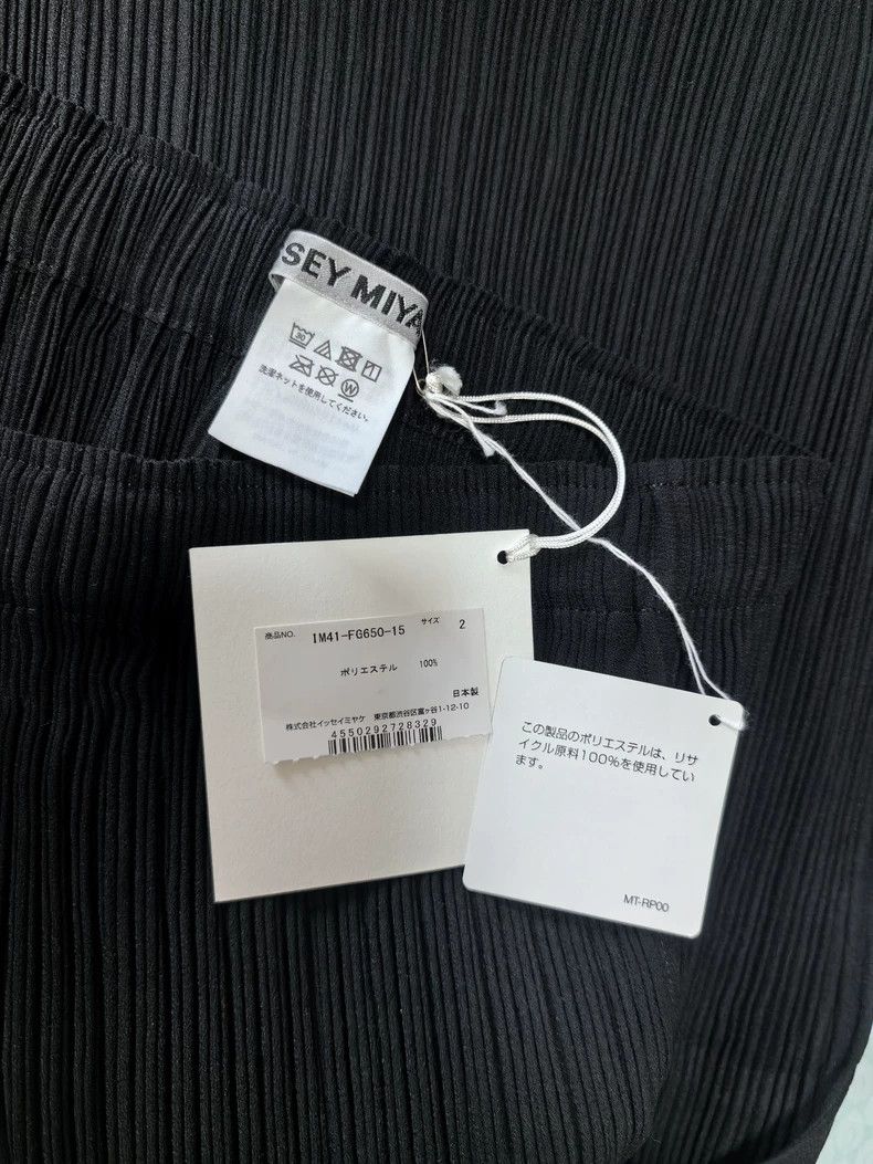 Issey Miyake Issey Miyake Black pleated skirt Size 25" / US 0 / IT 36 - 2 Thumbnail