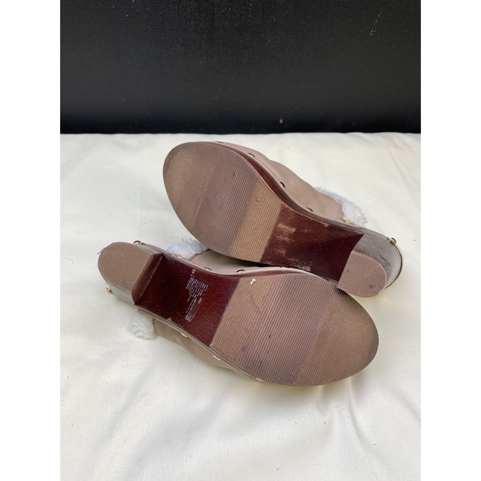 Juicy Couture Juicy Couture Women's Tan Faux Fur Shoes/ Clogs Heels 4.5" S Size US 7 / IT 37 - 10 Thumbnail