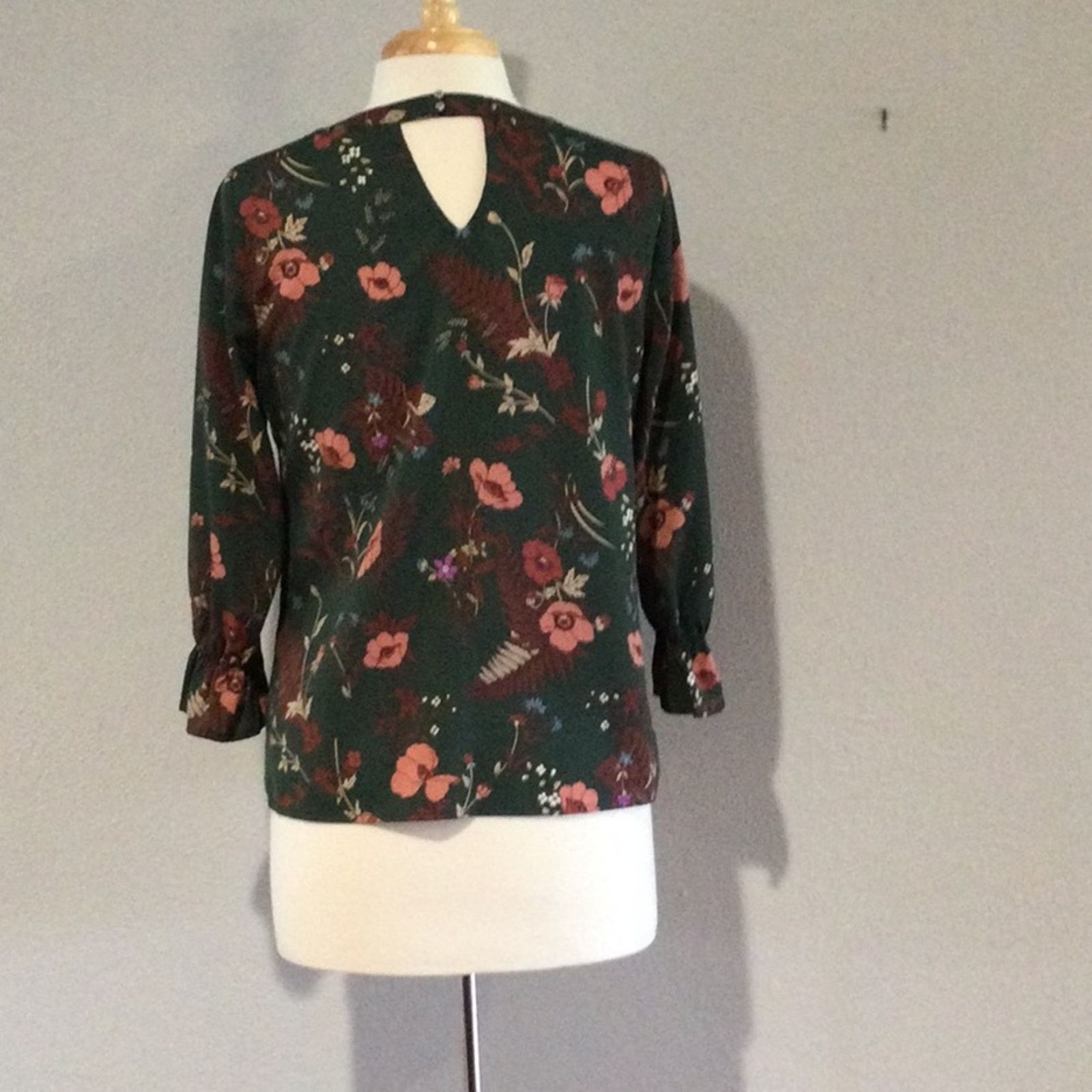 Other Skies Are Blue Floral V-Neck Keyhole Back Peplum Sleeve Sm Size S / US 4 / IT 40 - 8 Thumbnail