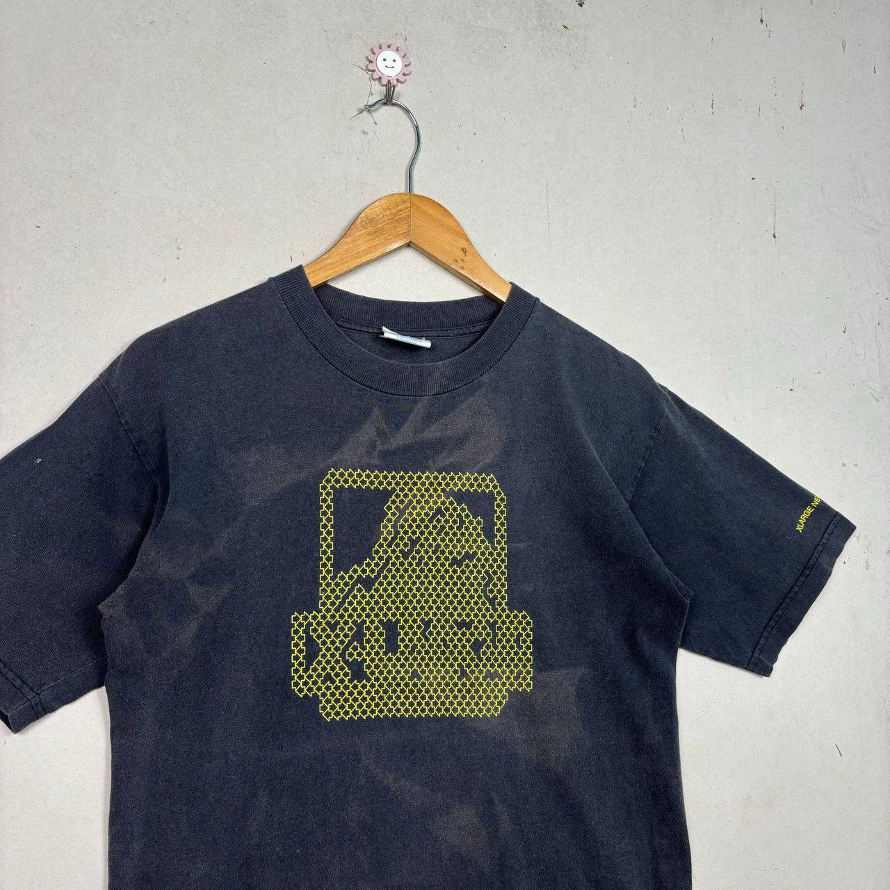 X-LARGE Thrashed 90s X-Large T-Shirt M Sun Faded ERD Made in USA Size US M / EU 48-50 / 2 - 3 Thumbnail