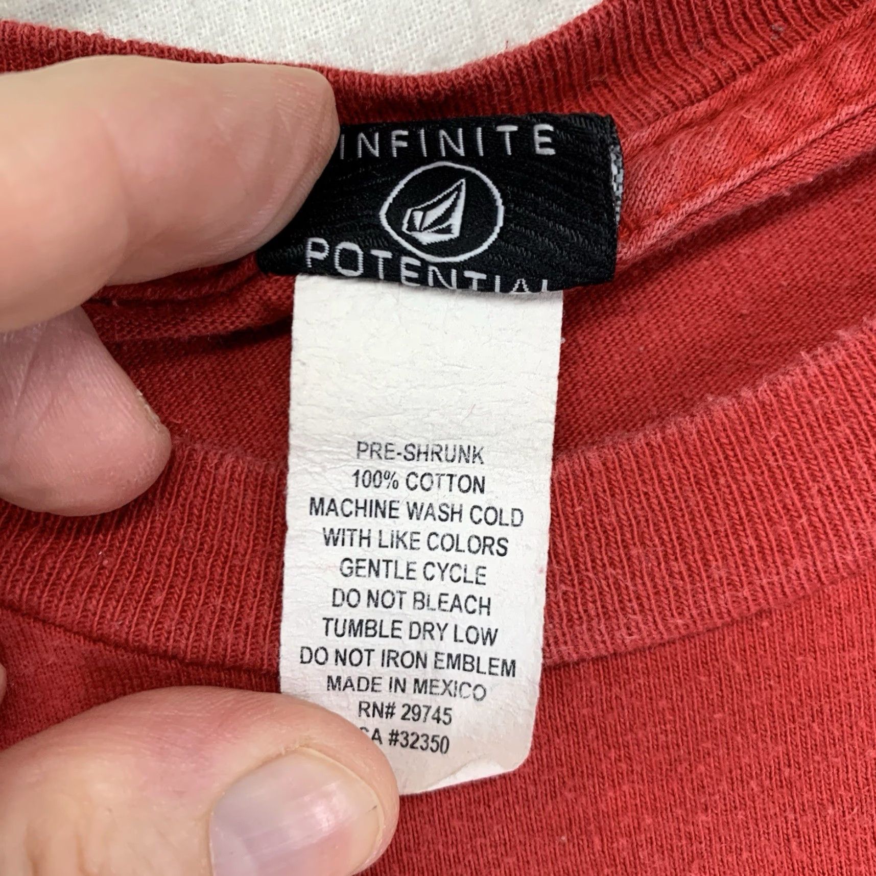 Volcom Volcom Classic Stone Logo Y2K Graphic T-Shirt Men's Medium Red Slim Fit Size US M / EU 48-50 / 2 - 5 Thumbnail