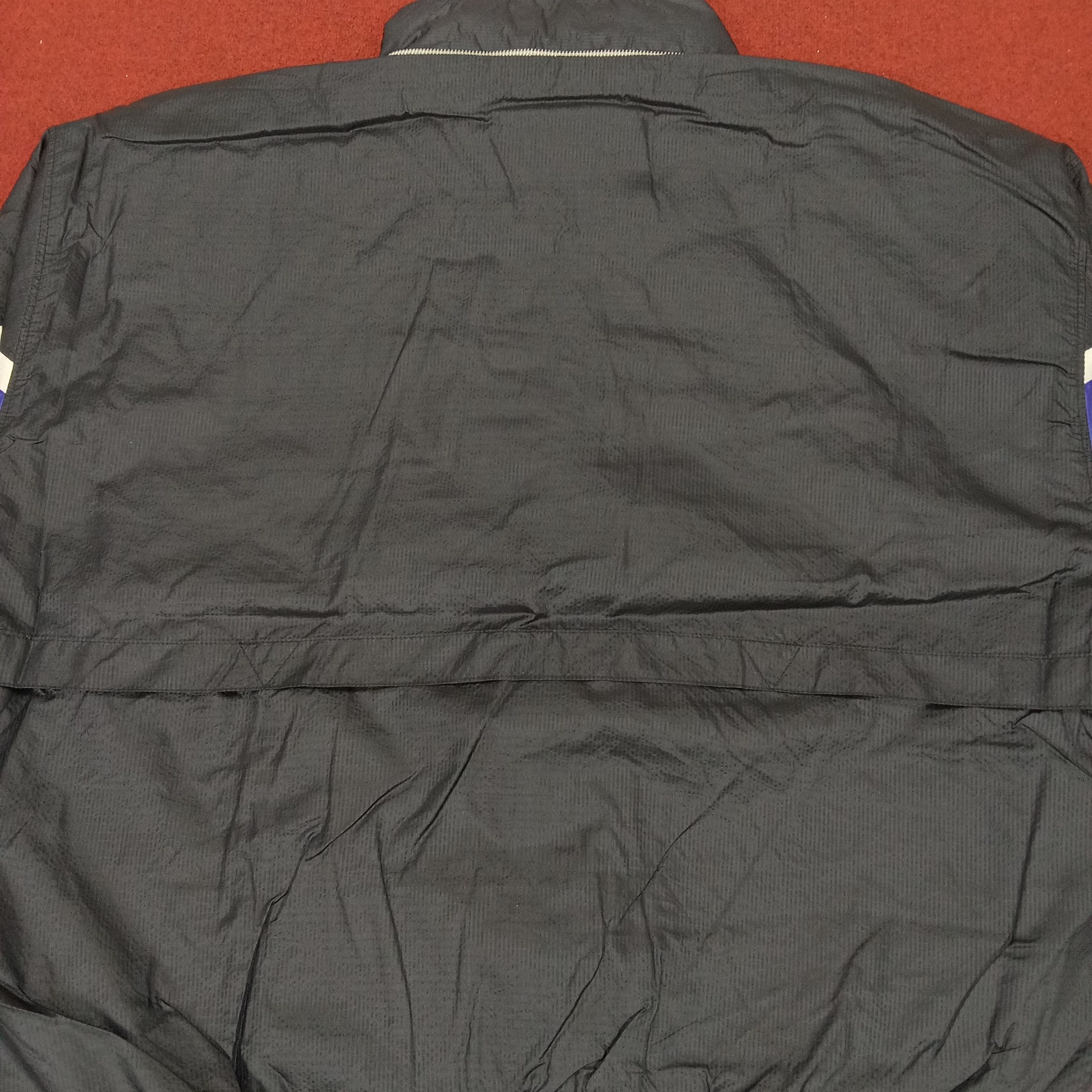 Nike × Vintage Nike Small Logo Design Sportswear Style Windbreaker Jacket Size US L / EU 52-54 / 3 - 4 Thumbnail