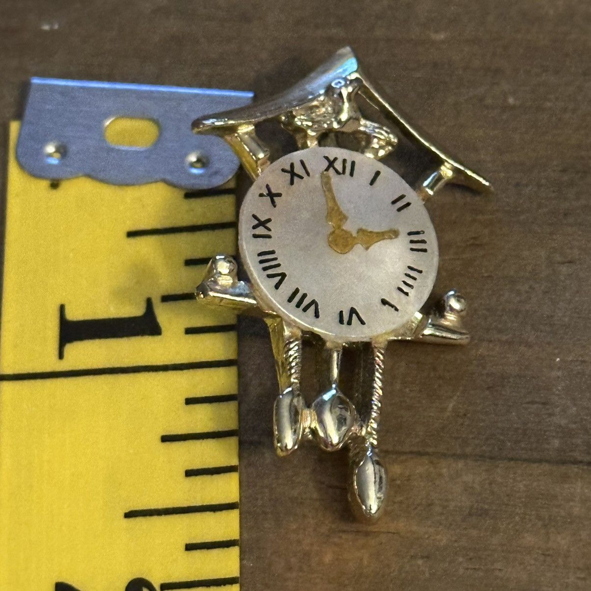 Vintage Vintage gold tone mother of pearl cuckoo clock brooch Size ONE SIZE - 2 Thumbnail