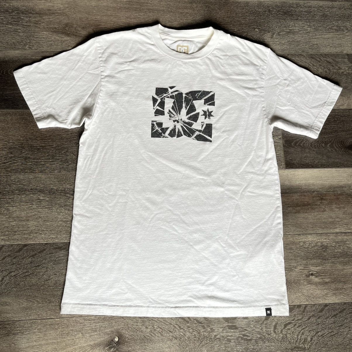 DC Vintage Y2K DC Shoes Glass Shattered Skateboard Logo T Shirt Size US M / EU 48-50 / 2 - 1 Thumbnail