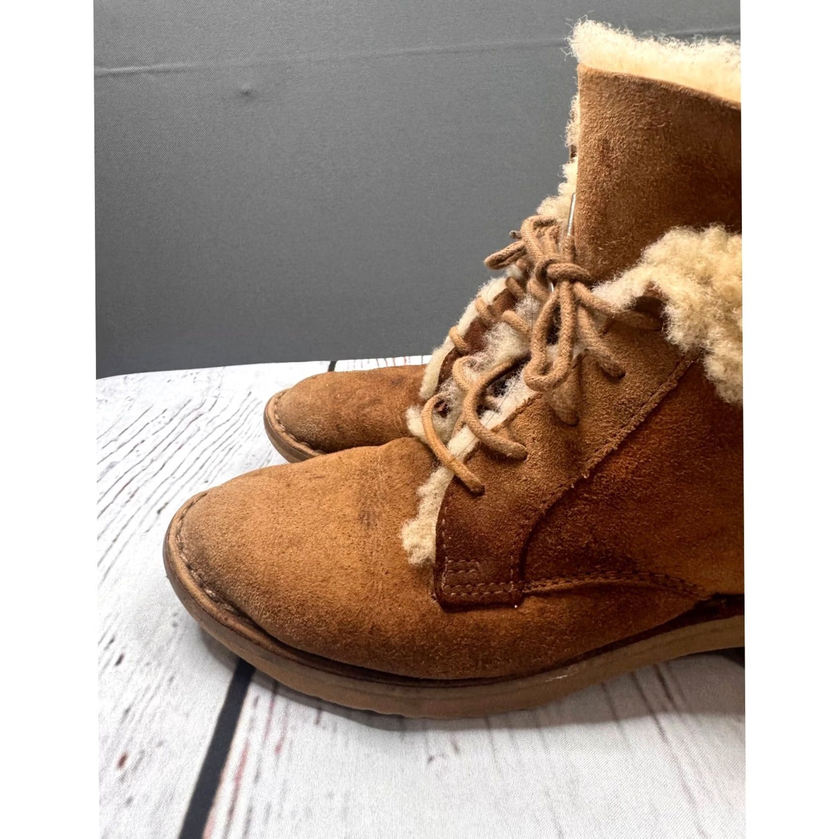 Ugg UGG Lace Up Boots Womens Chestnut Suede Shearling Trim Ankle Boots Size 5 Size US 5 / IT 35 - 3 Thumbnail