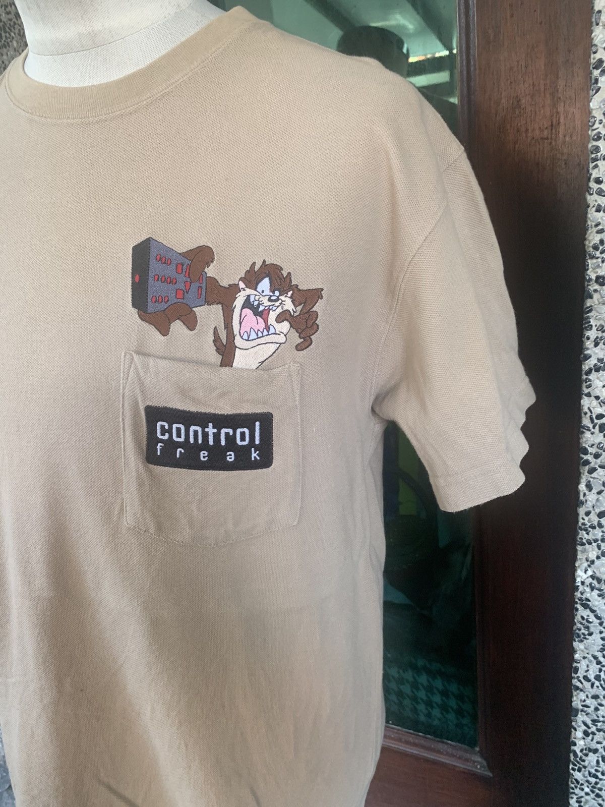 Vintage × Warner Bros Vintage 90s Warner Bros Tasmanian Devil Pocket Tee Size US S / EU 44-46 / 1 - 2 Thumbnail