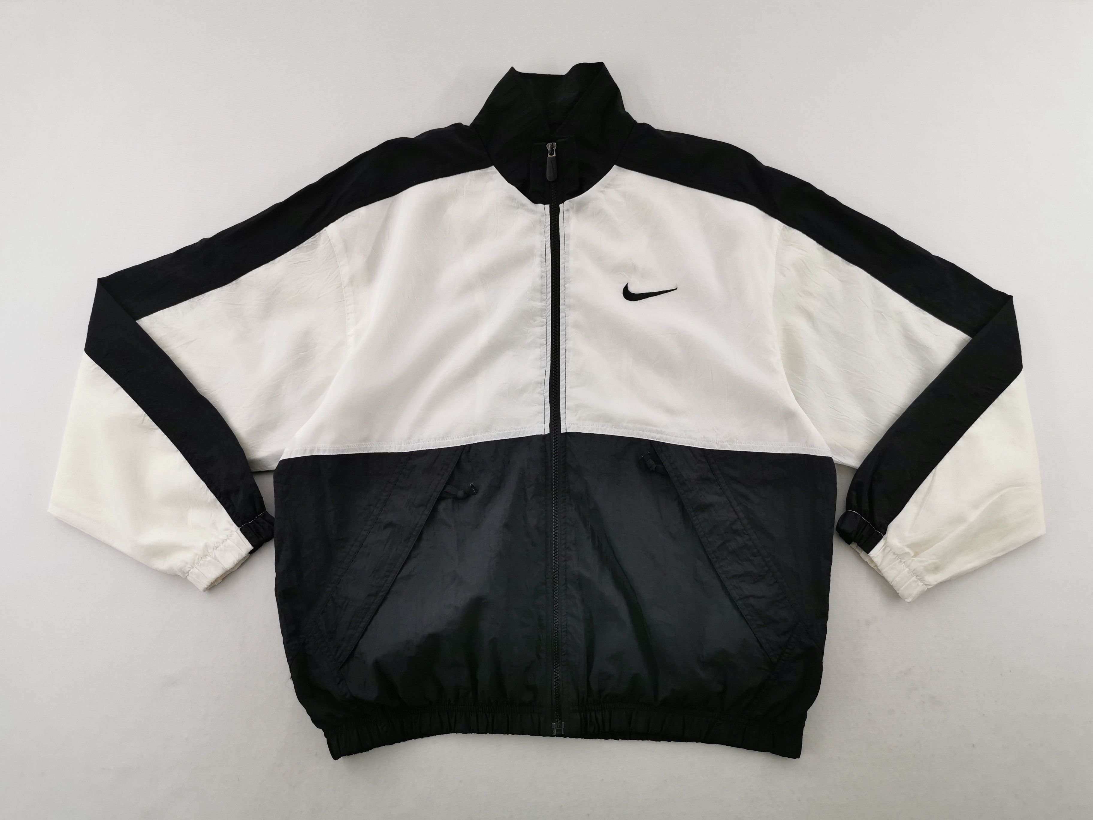Nike Distressed Vintage 90s Nike Big Logo Windbreaker Jacket Size US L / EU 52-54 / 3 - 4 Thumbnail