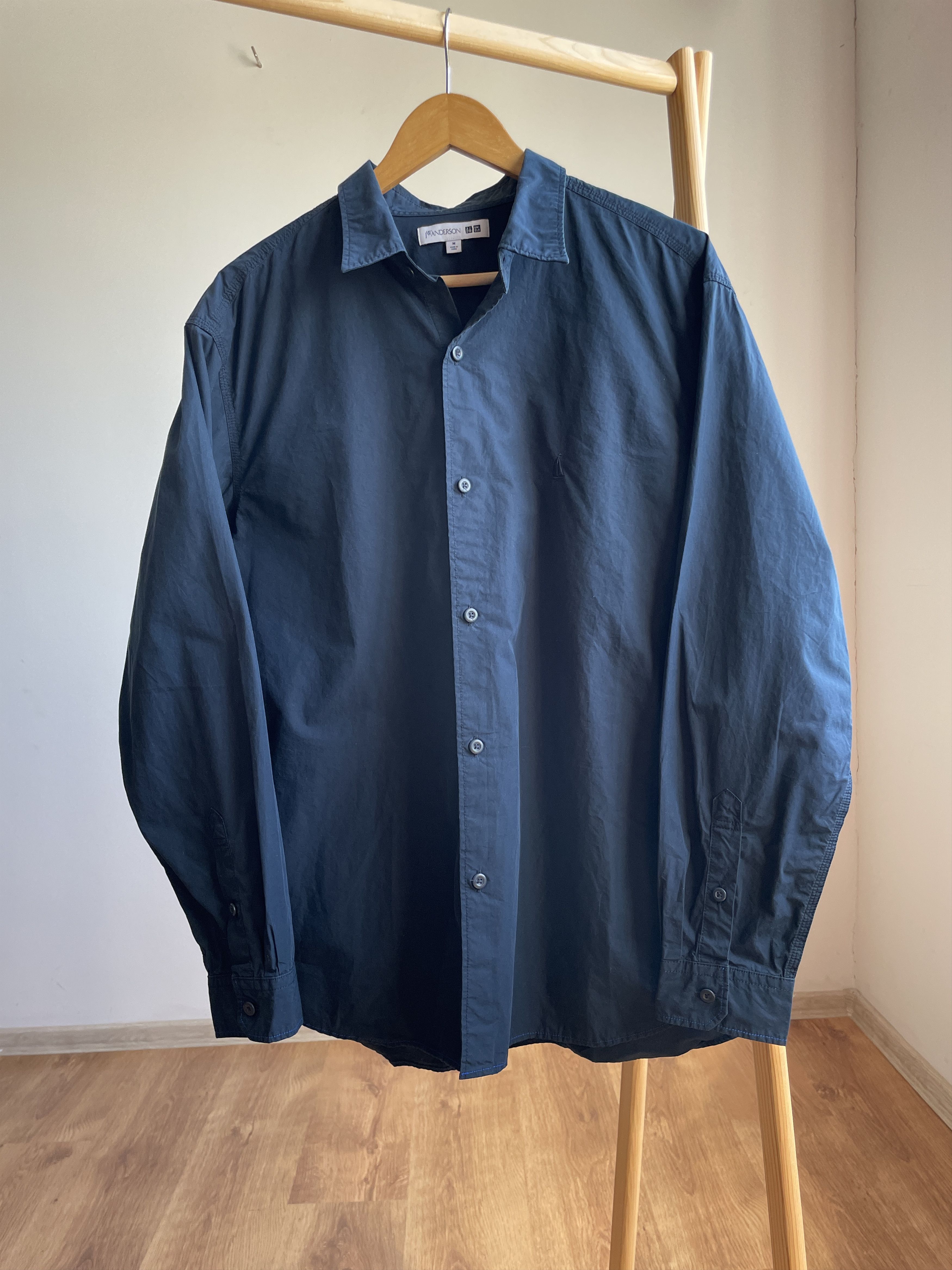 JW Anderson × Uniqlo Uniqlo x J.W. Anderson Navy Relaxed Fit Shirt Size M Size US M / EU 48-50 / 2 - 1 Thumbnail
