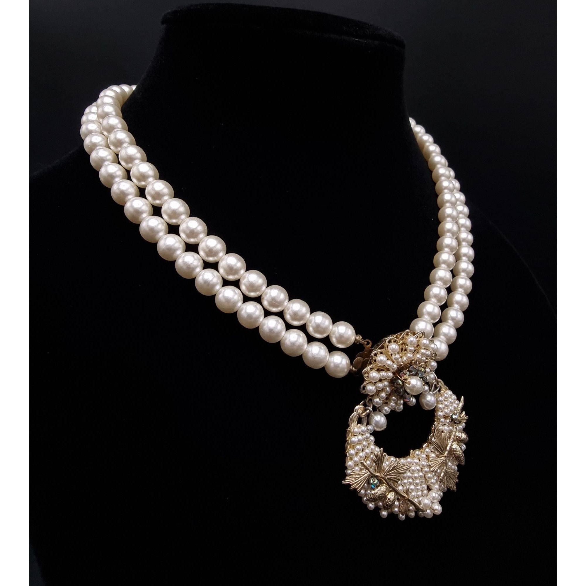 Vintage Vintage 1960s-80s JAPAN Signed Triple-Strand Faux Pearl Neck Size ONE SIZE - 2 Thumbnail