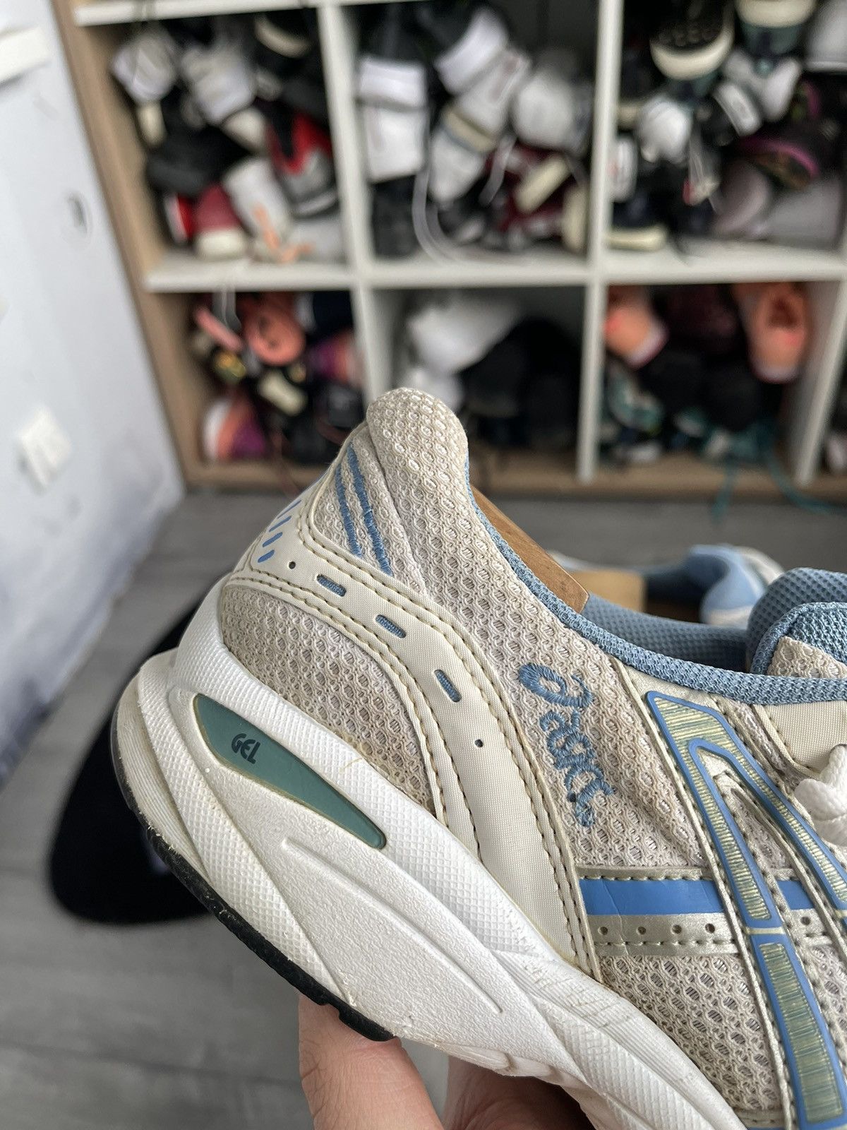 Asics × Vintage Women’s size 9 ASICS gel distressed sneakers 2k rare OG Size US 7 / EU 40 - 2 Thumbnail