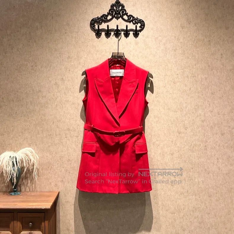 Valentino Valentino Red suit with a belt, vest Size S / US 4 / IT 40 - 1 Thumbnail